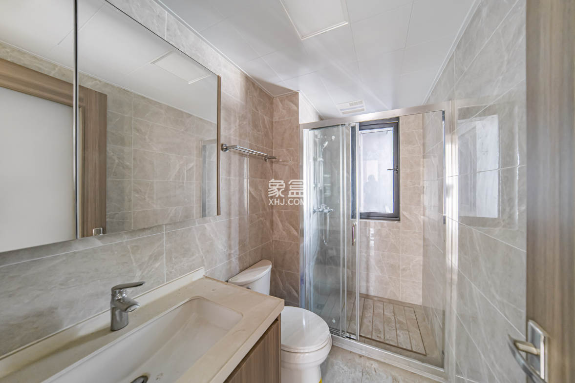 中海阅麓山一期 3室2厅2卫 162.0万 中海阅麓山一期 3室2厅2卫 162.0万卫生间