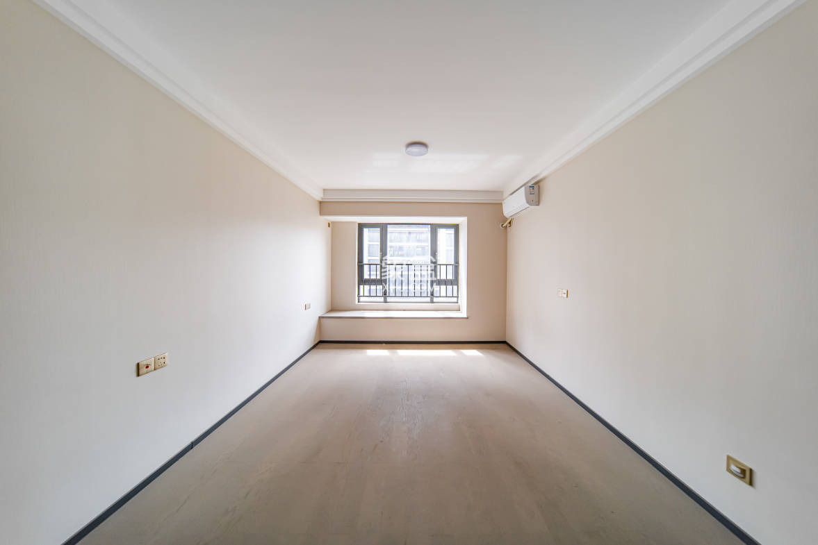 中海阅麓山一期 3室2厅2卫 162.0万 中海阅麓山一期 3室2厅2卫 162.0万卧室