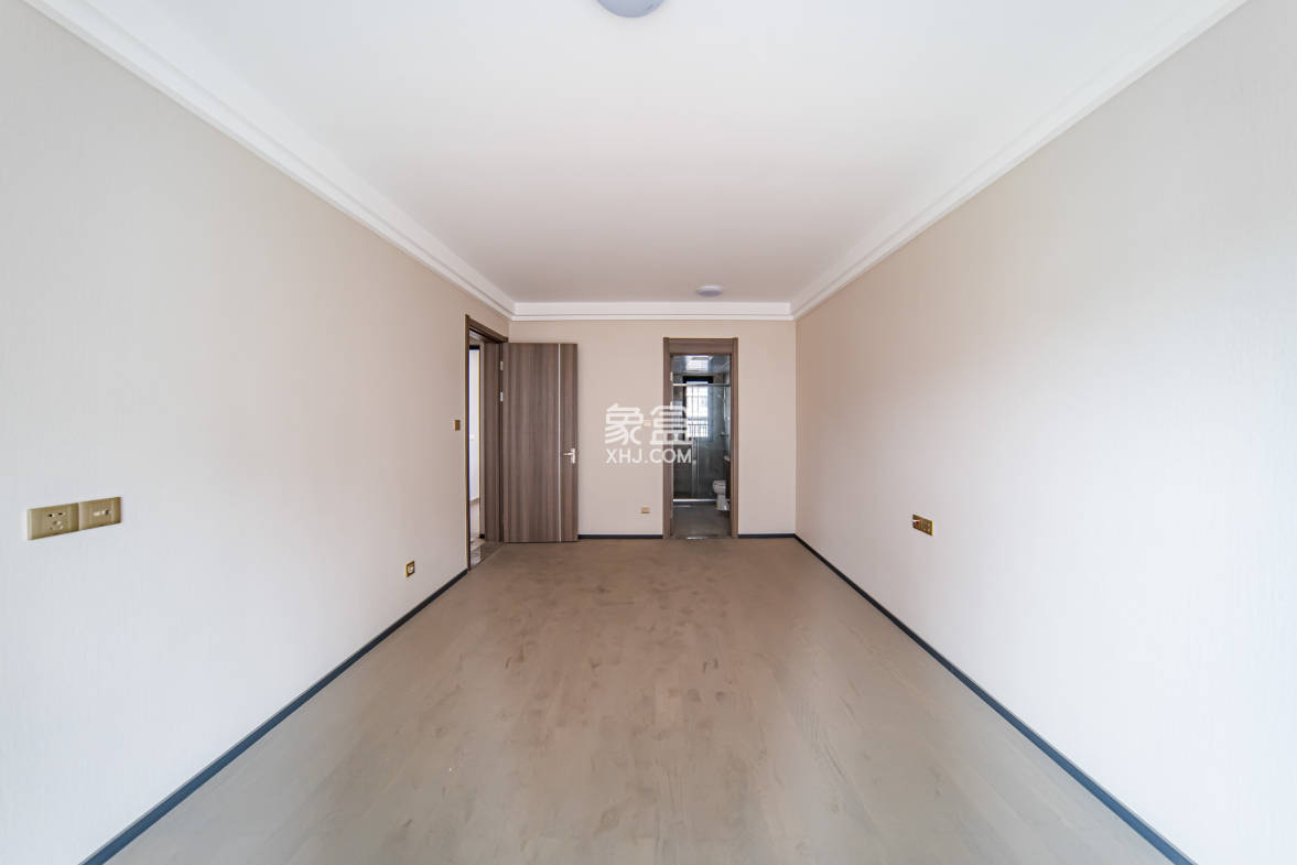 中海阅麓山一期 3室2厅2卫 162.0万 中海阅麓山一期 3室2厅2卫 162.0万卧室