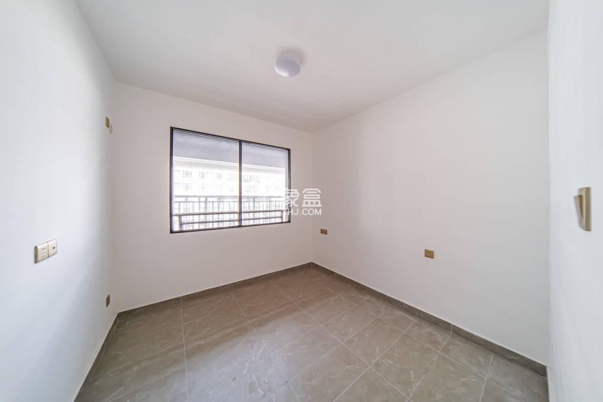 中海阅麓山一期 3室2厅2卫 162.0万 中海阅麓山一期 3室2厅2卫 162.0万卧室