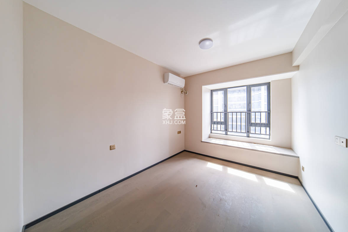 中海阅麓山一期 3室2厅2卫 162.0万 中海阅麓山一期 3室2厅2卫 162.0万卧室