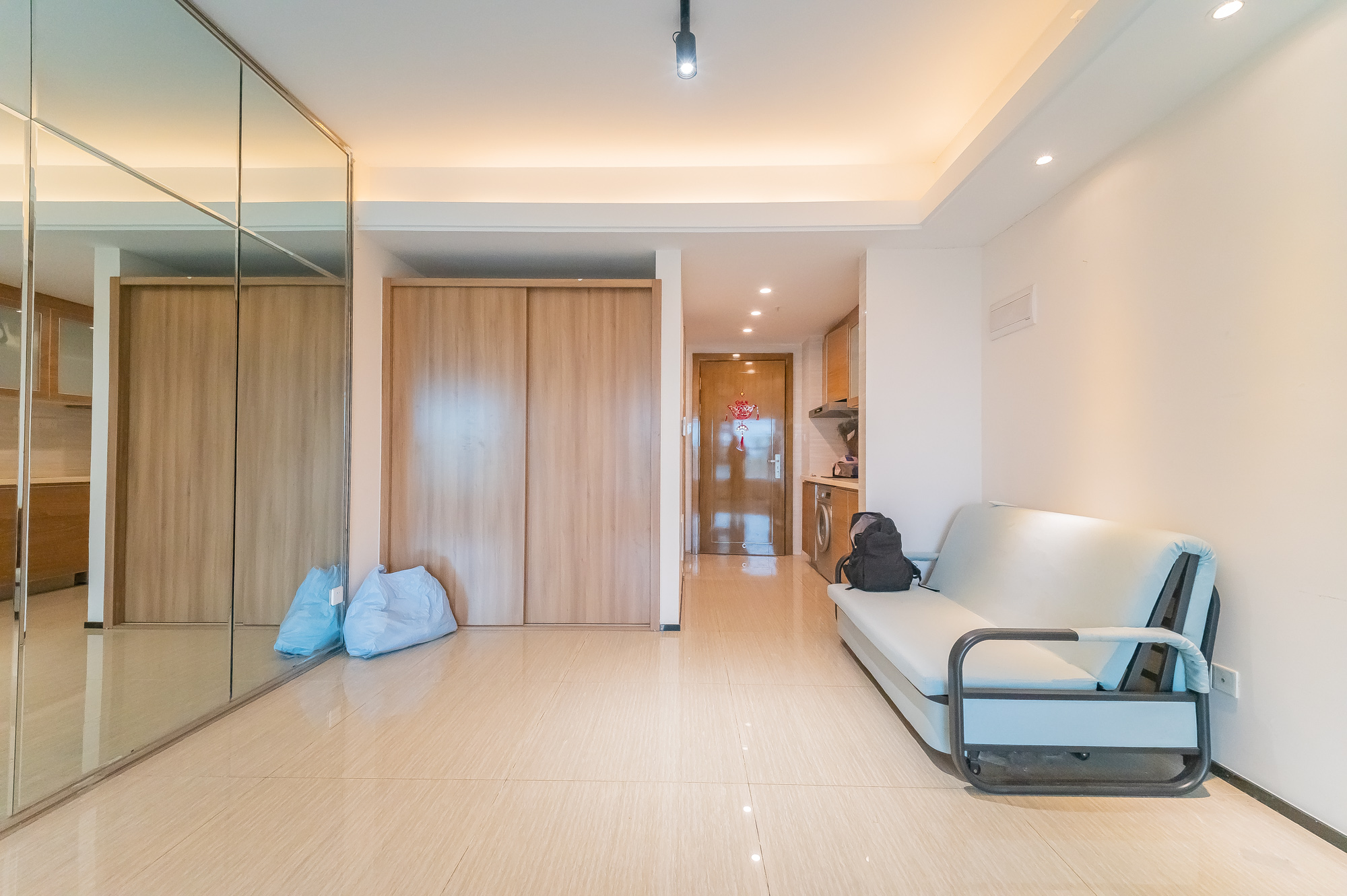 恒大翡翠华庭 1室1厅1卫 34.0万 恒大翡翠华庭 1室1厅1卫 34.0万客厅