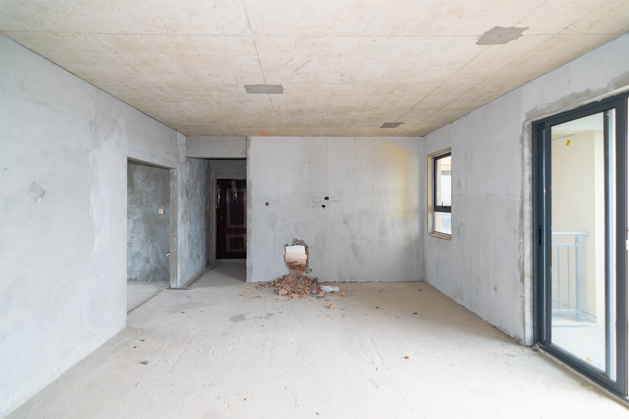 鸿海公园里 4室2厅2卫 67.9万 鸿海公园里 4室2厅2卫 67.9万客厅