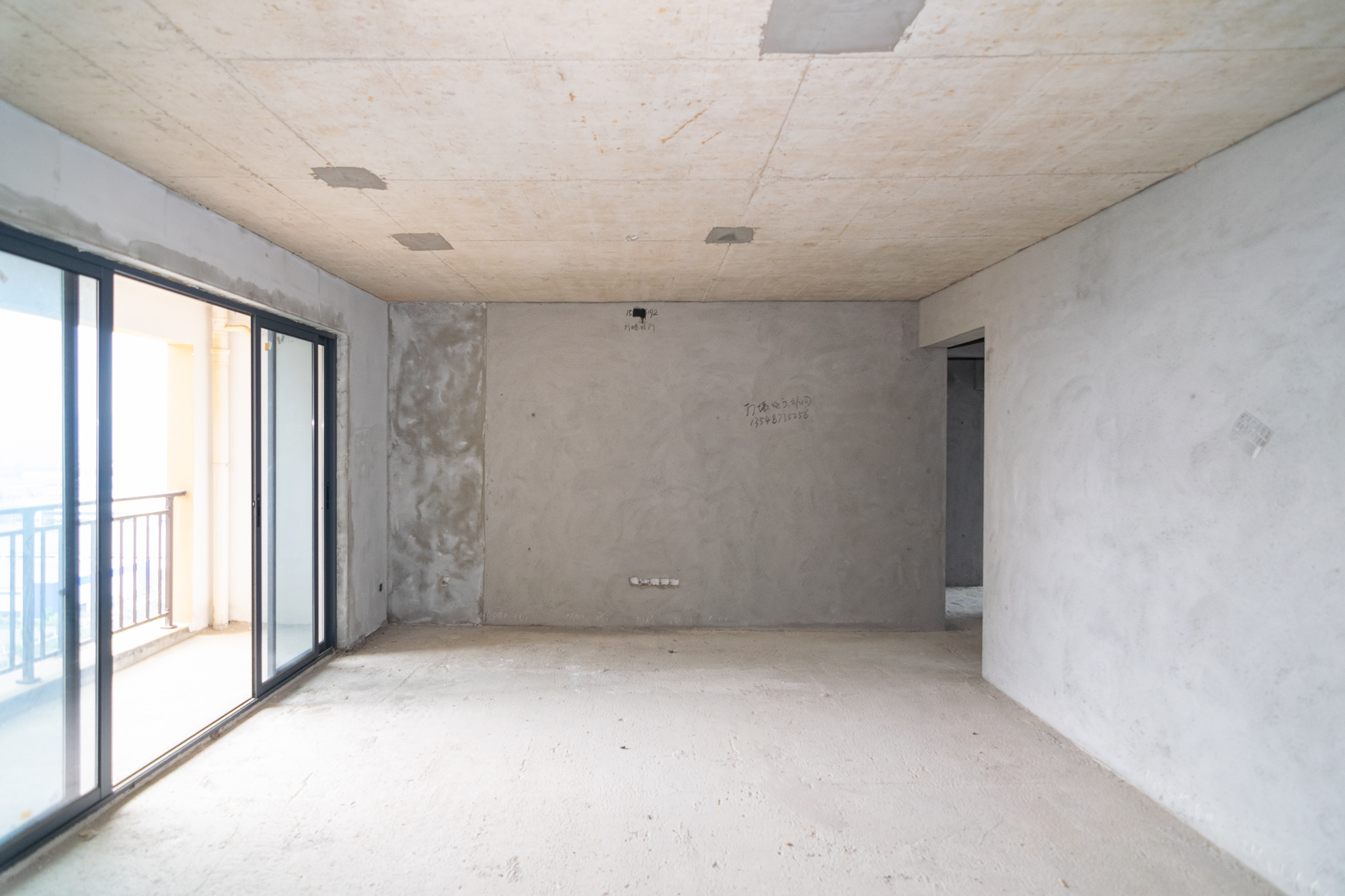 鸿海公园里 4室2厅2卫 67.9万 鸿海公园里 4室2厅2卫 67.9万客厅