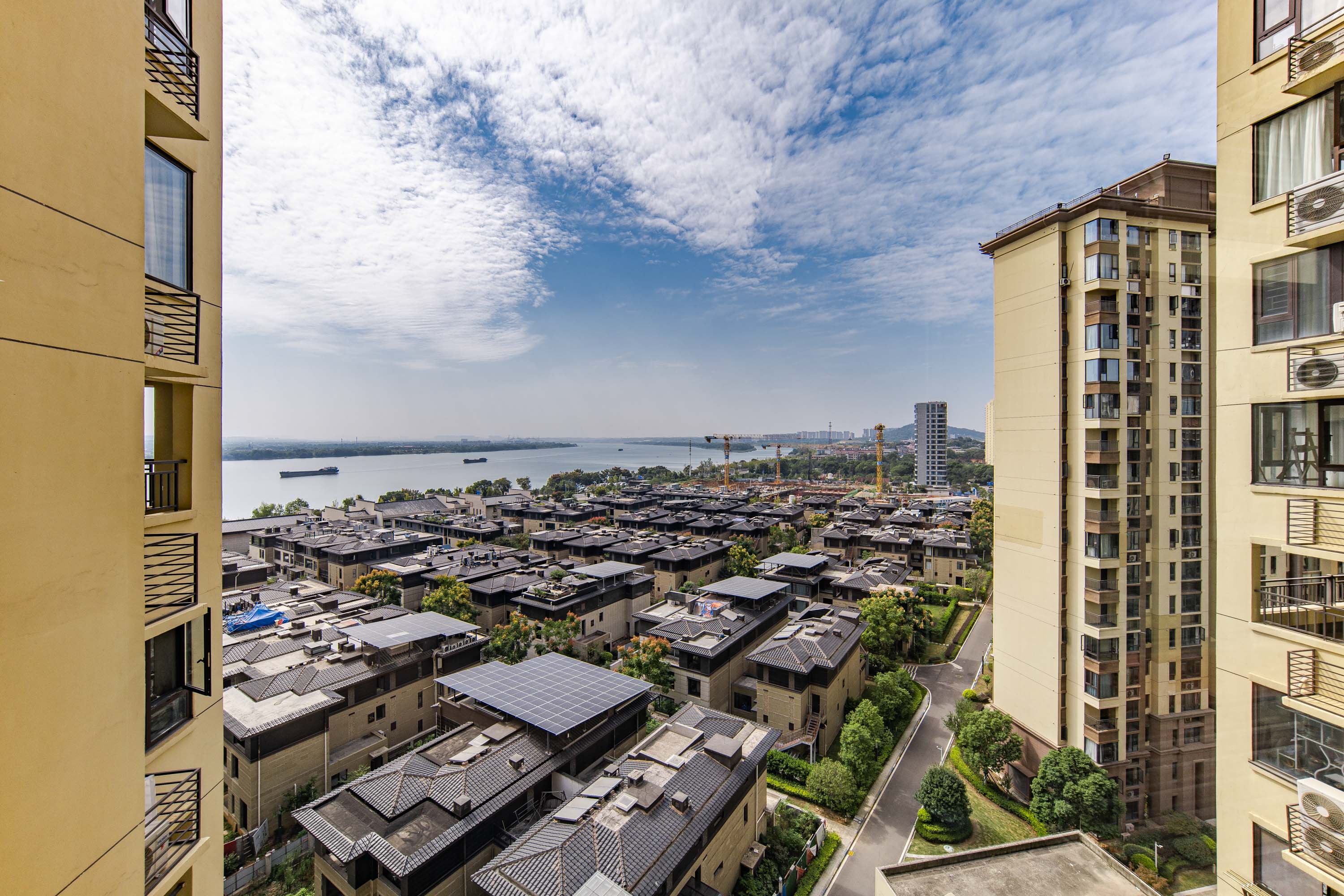 蓝光雍锦半岛  4室2厅2卫   175.00万其他