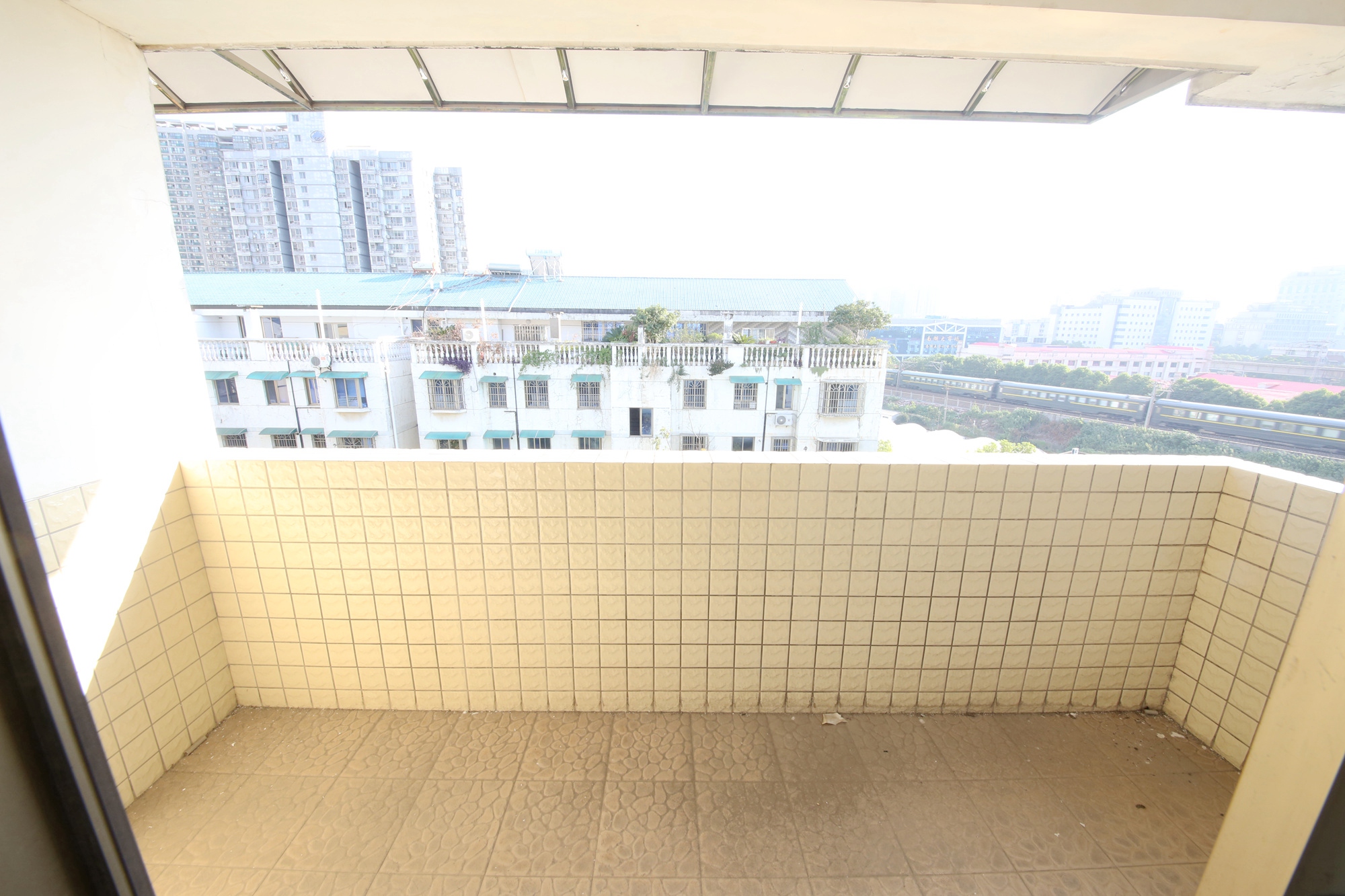 东南明苑  3室3厅2卫   138.00万阳台