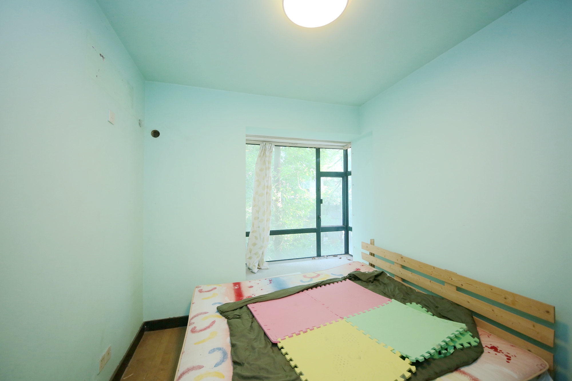 王府花园  4室2厅2卫   149.80万卧室
