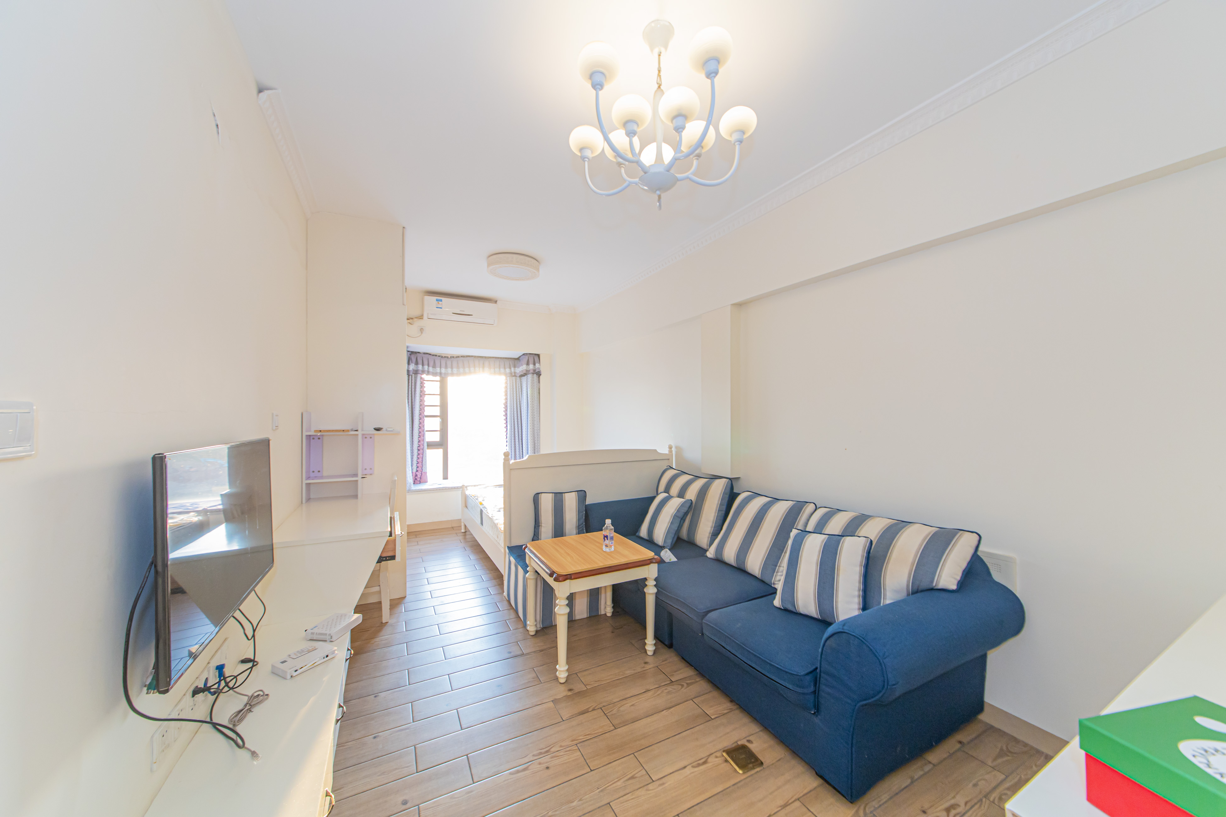 绿地公馆(绿地名邸)  1室1厅1卫    51.0万 绿地公馆(绿地名邸)  1室1厅1卫    51.0万客厅