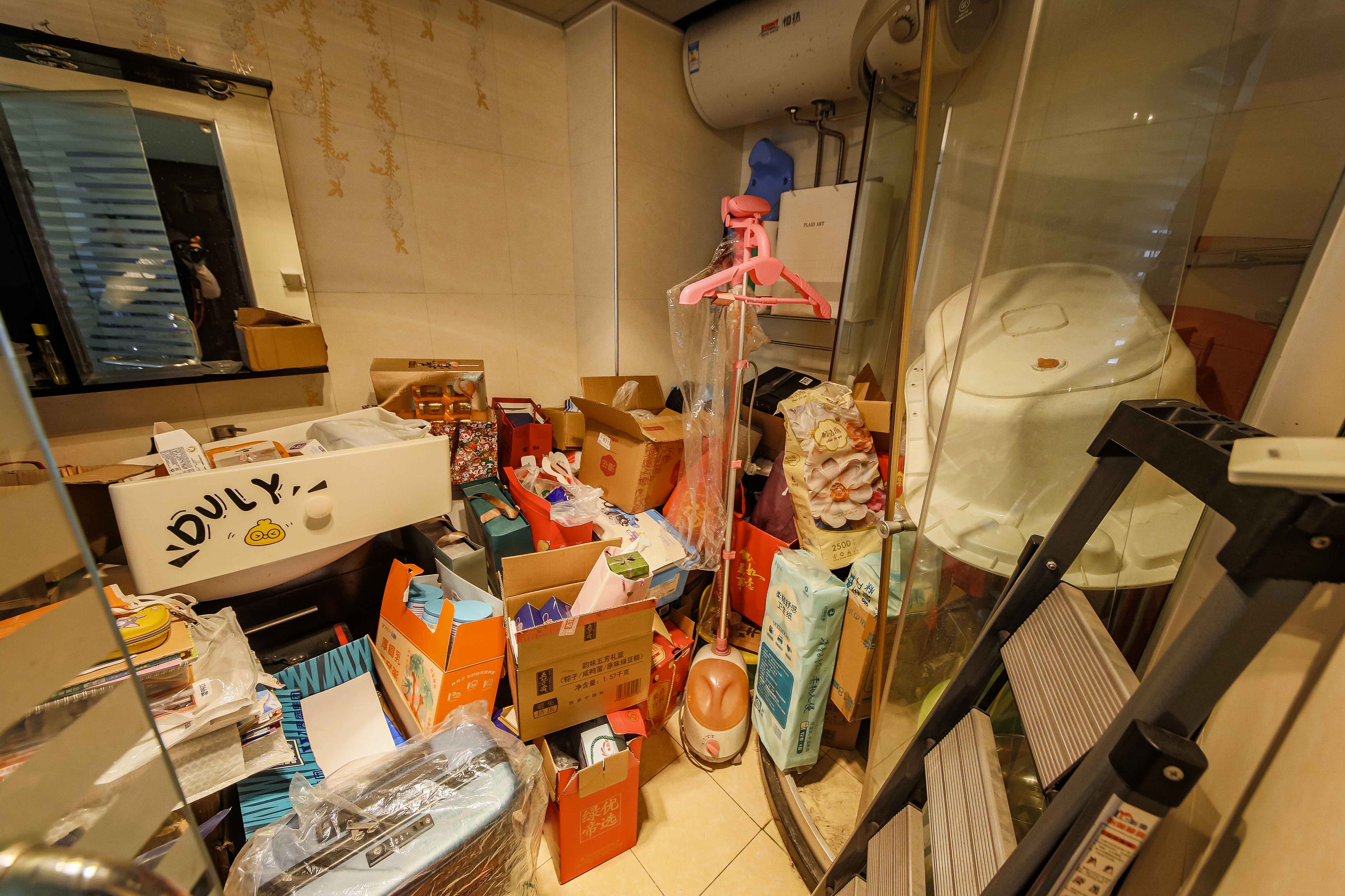 满庭芳小区  3室2厅2卫   132.00万卫生间