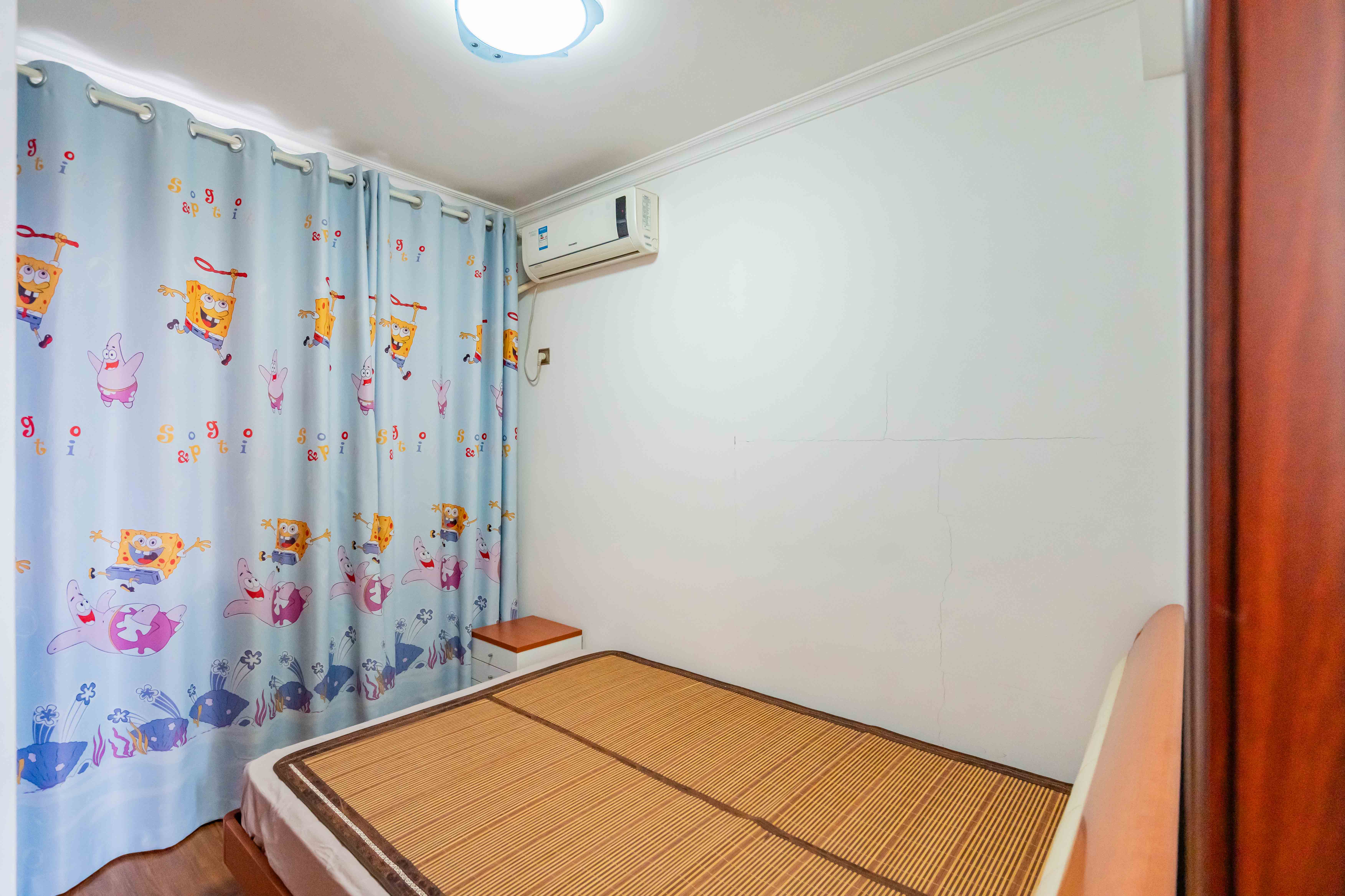 威尔士春天  4室2厅2卫   108.00万卧室