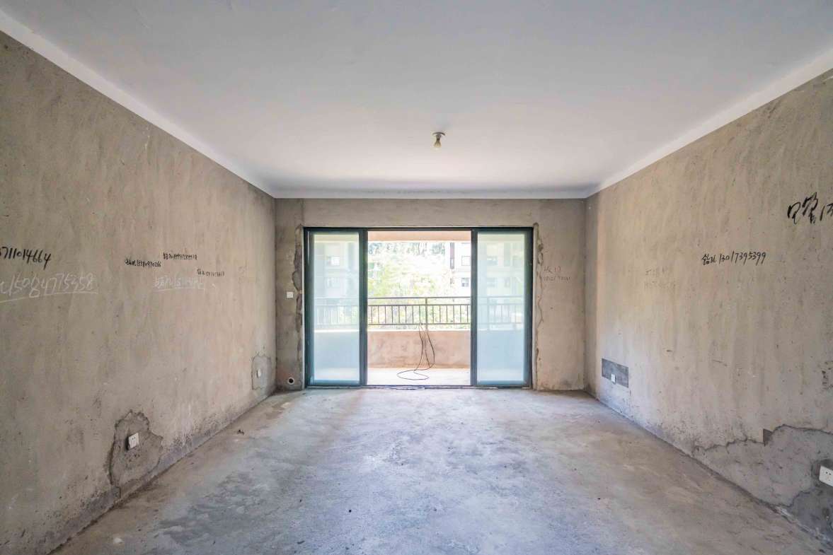 五矿沁园金城(春和景园)  4室2厅2卫    144.0万 五矿沁园金城(春和景园)  4室2厅2卫    144.0万客厅