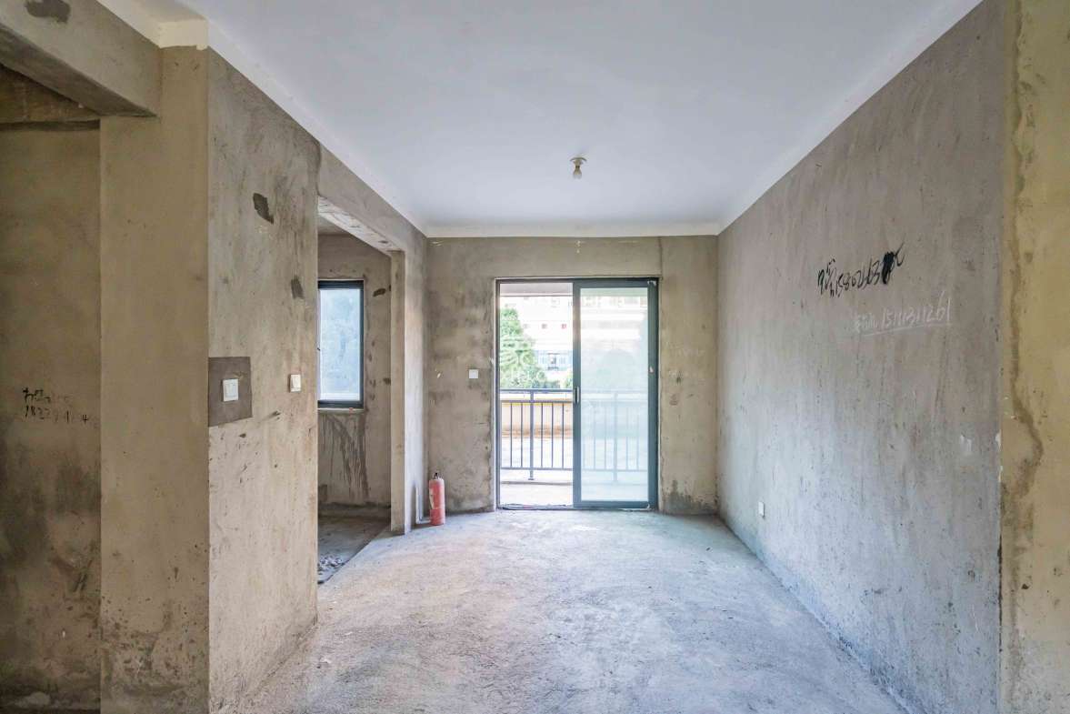 五矿沁园金城(春和景园)  4室2厅2卫    144.0万 五矿沁园金城(春和景园)  4室2厅2卫    144.0万客厅