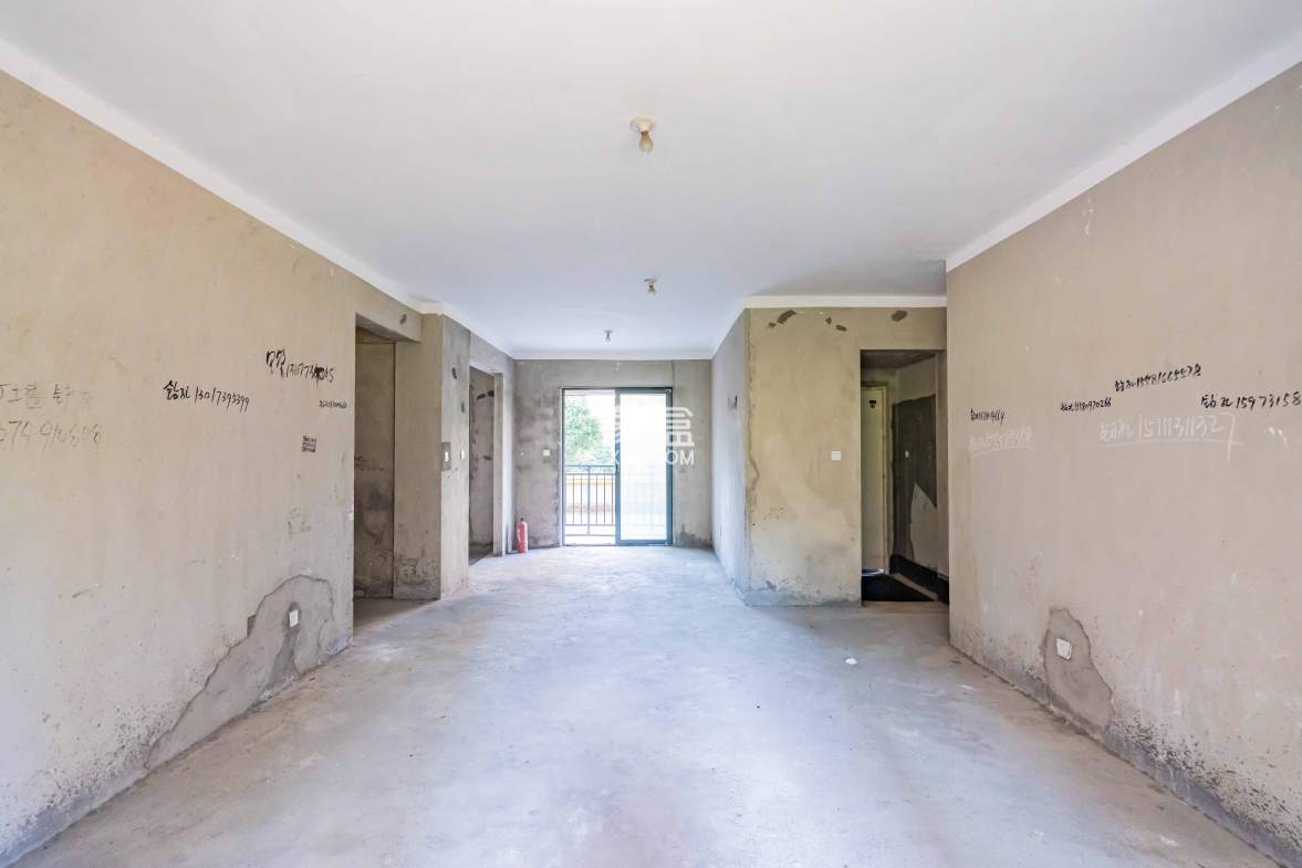 五矿沁园金城(春和景园)  4室2厅2卫    144.0万 五矿沁园金城(春和景园)  4室2厅2卫    144.0万客厅