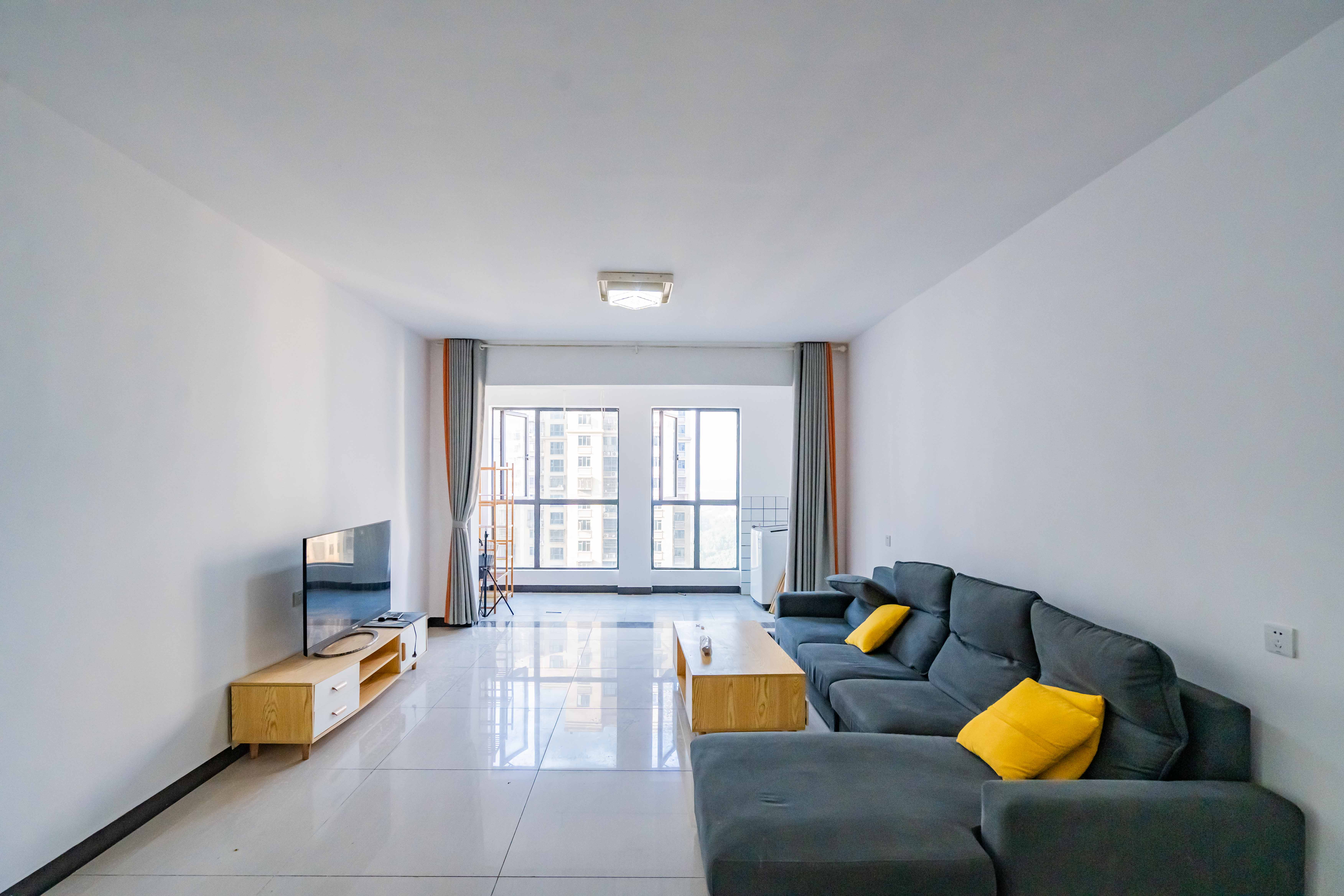 悦湖山 4室2厅2卫 100.0万 悦湖山 4室2厅2卫 100.0万客厅