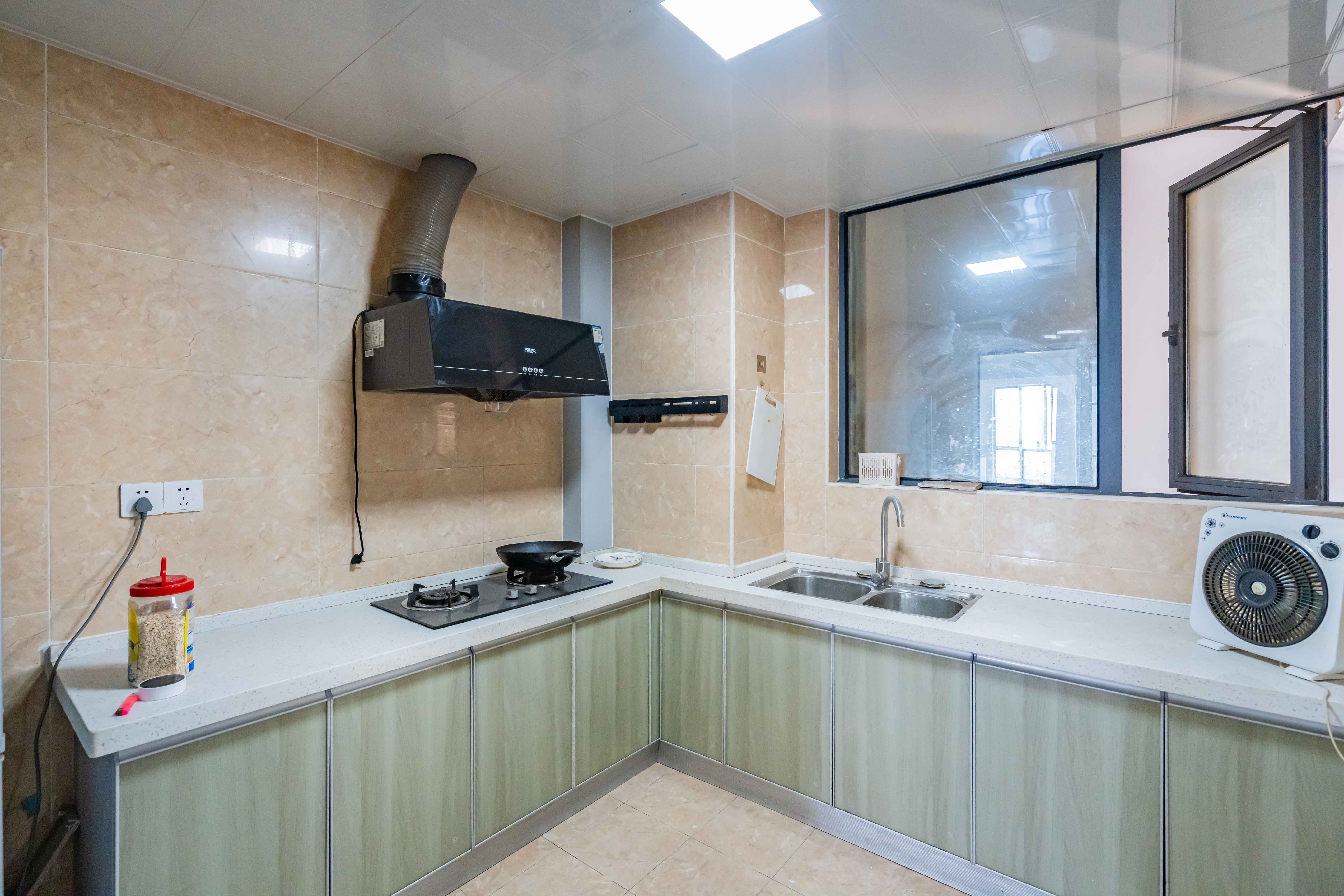 悦湖山 4室2厅2卫 100.0万 悦湖山 4室2厅2卫 100.0万厨房