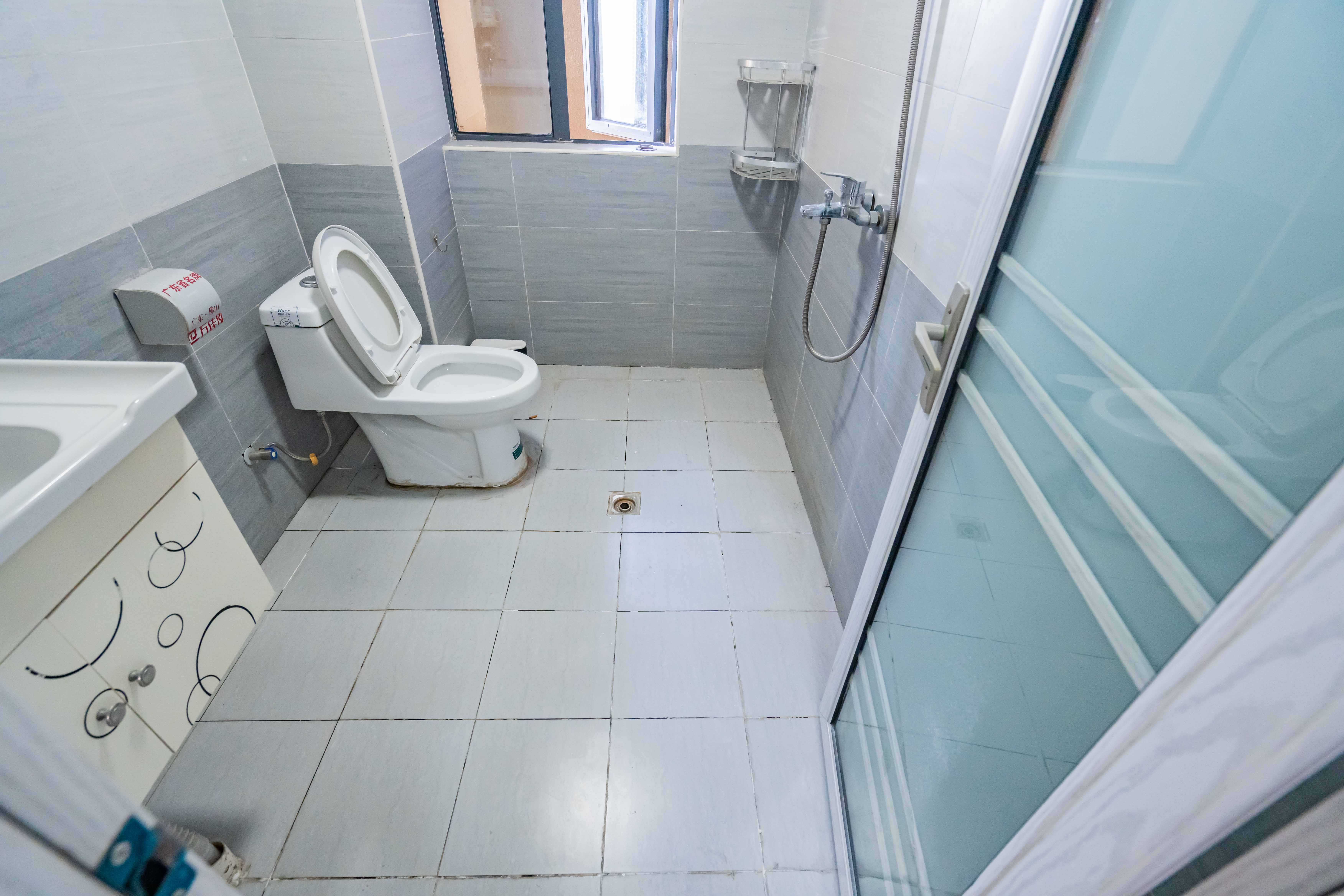 悦湖山 4室2厅2卫 100.0万 悦湖山 4室2厅2卫 100.0万卫生间