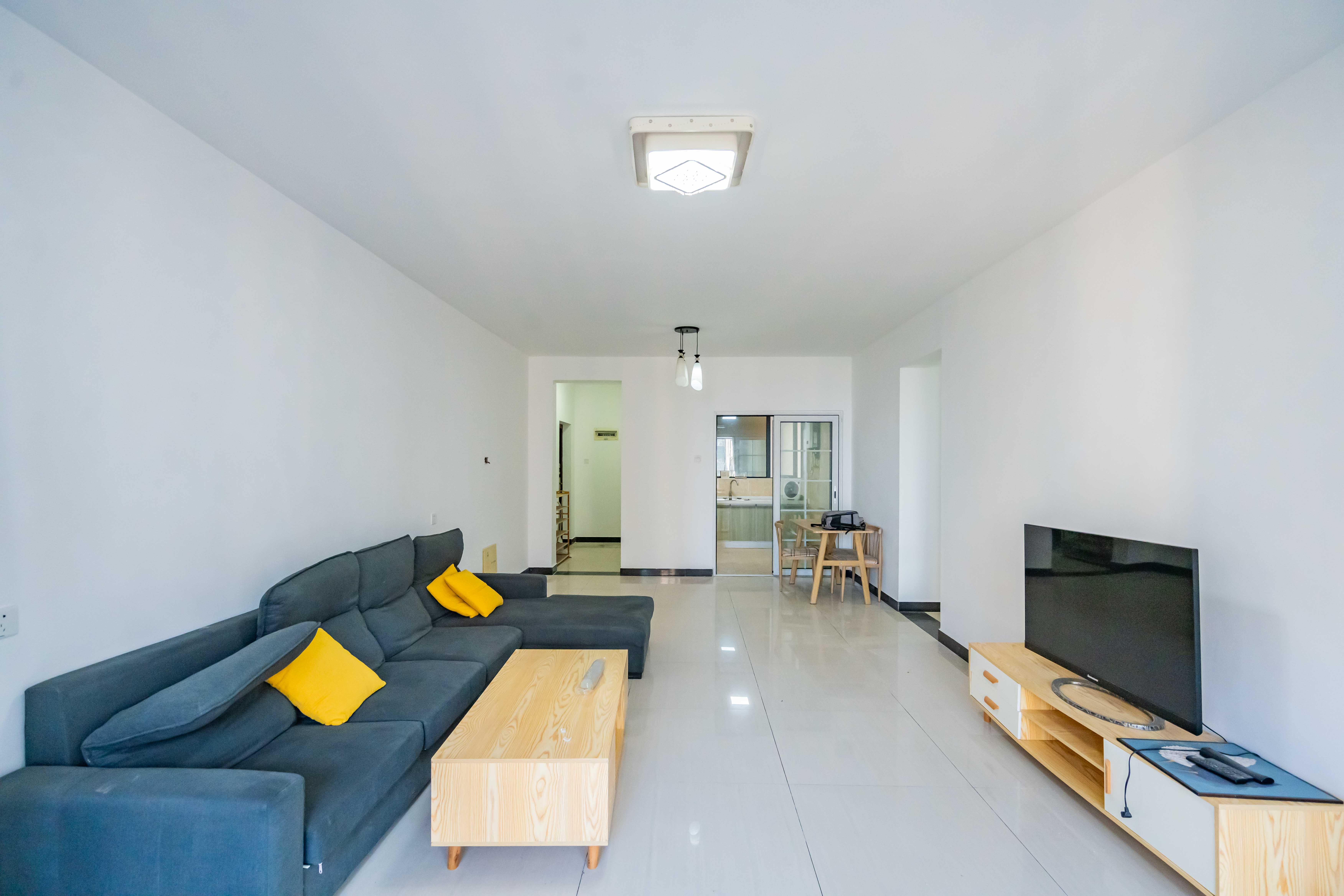 悦湖山 4室2厅2卫 100.0万 悦湖山 4室2厅2卫 100.0万客厅