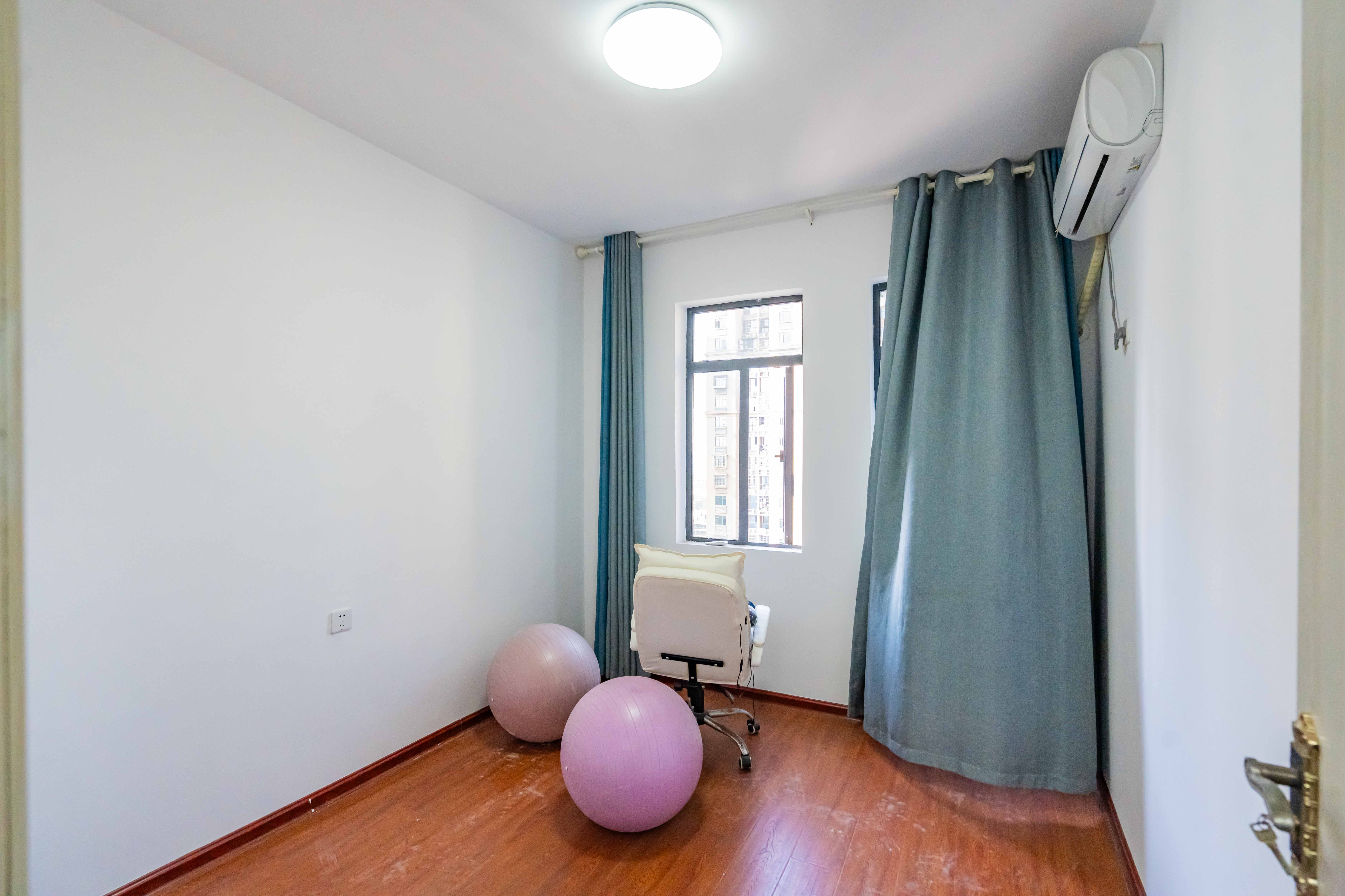 悦湖山 4室2厅2卫 100.0万 悦湖山 4室2厅2卫 100.0万卧室