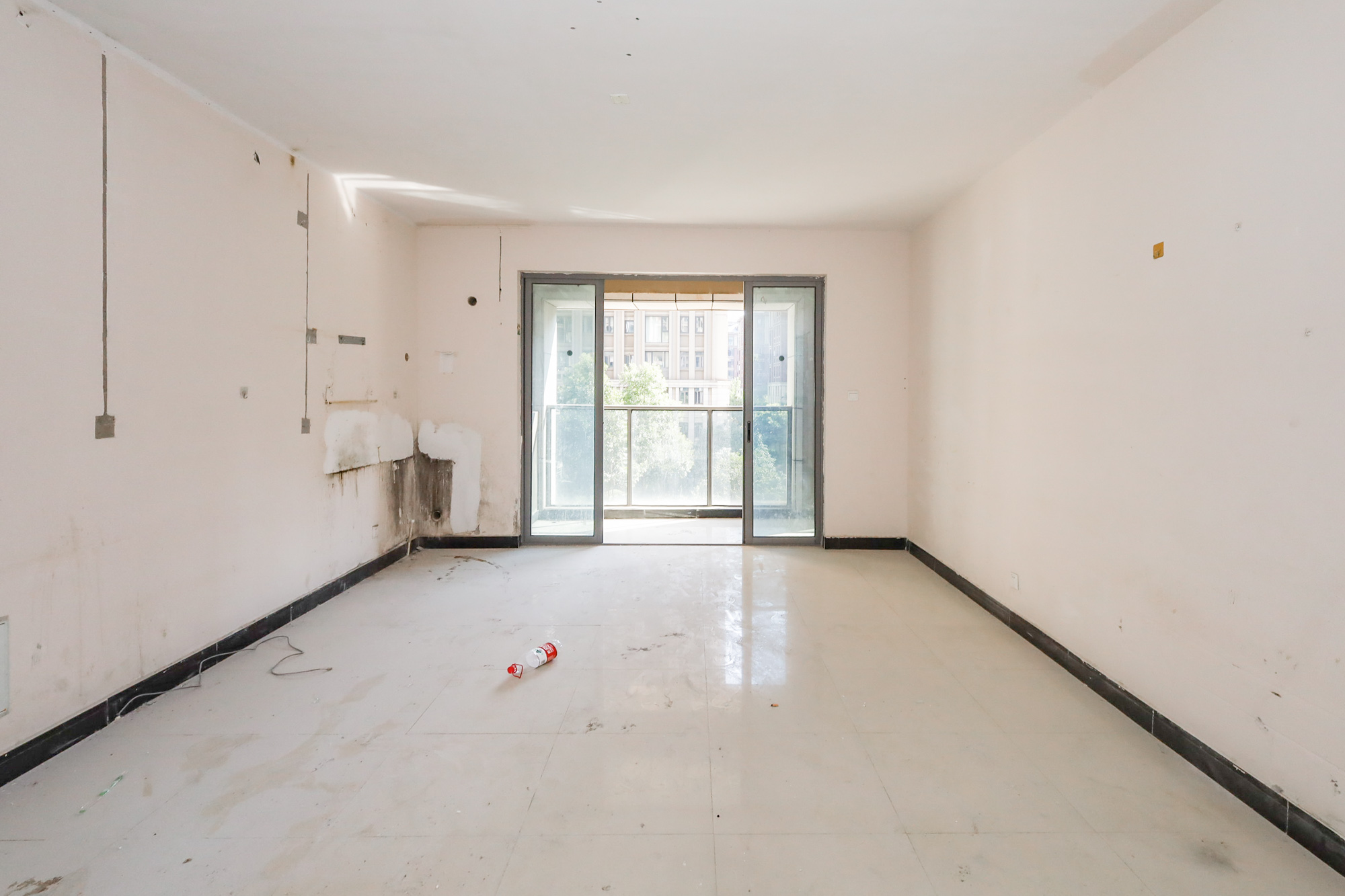 八方小区B区  3室2厅2卫    380.0万 八方小区B区  3室2厅2卫    380.0万