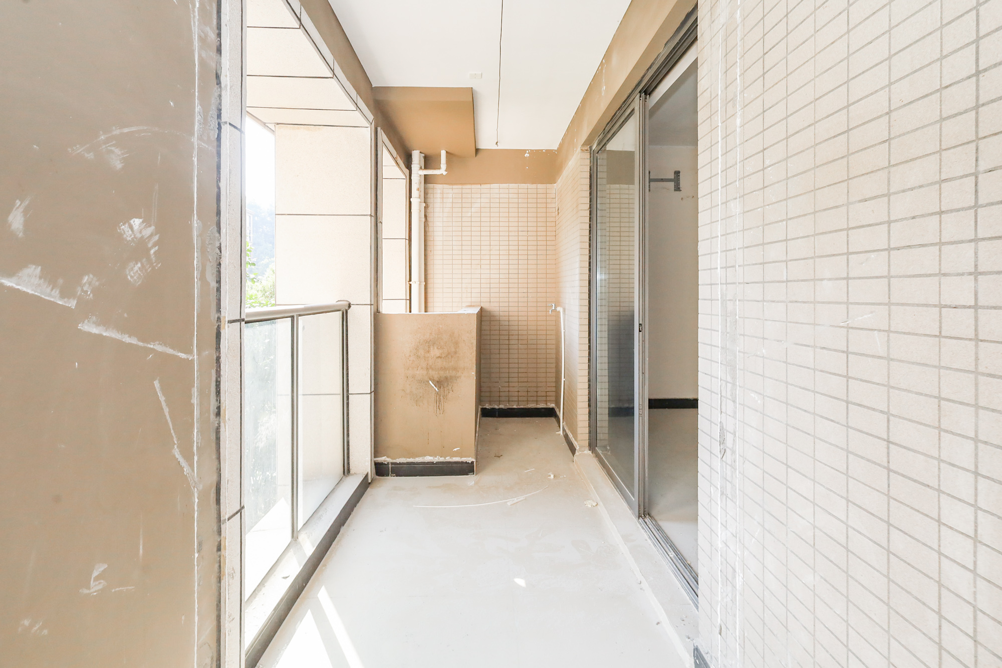 八方小区B区  3室2厅2卫   380.00万阳台