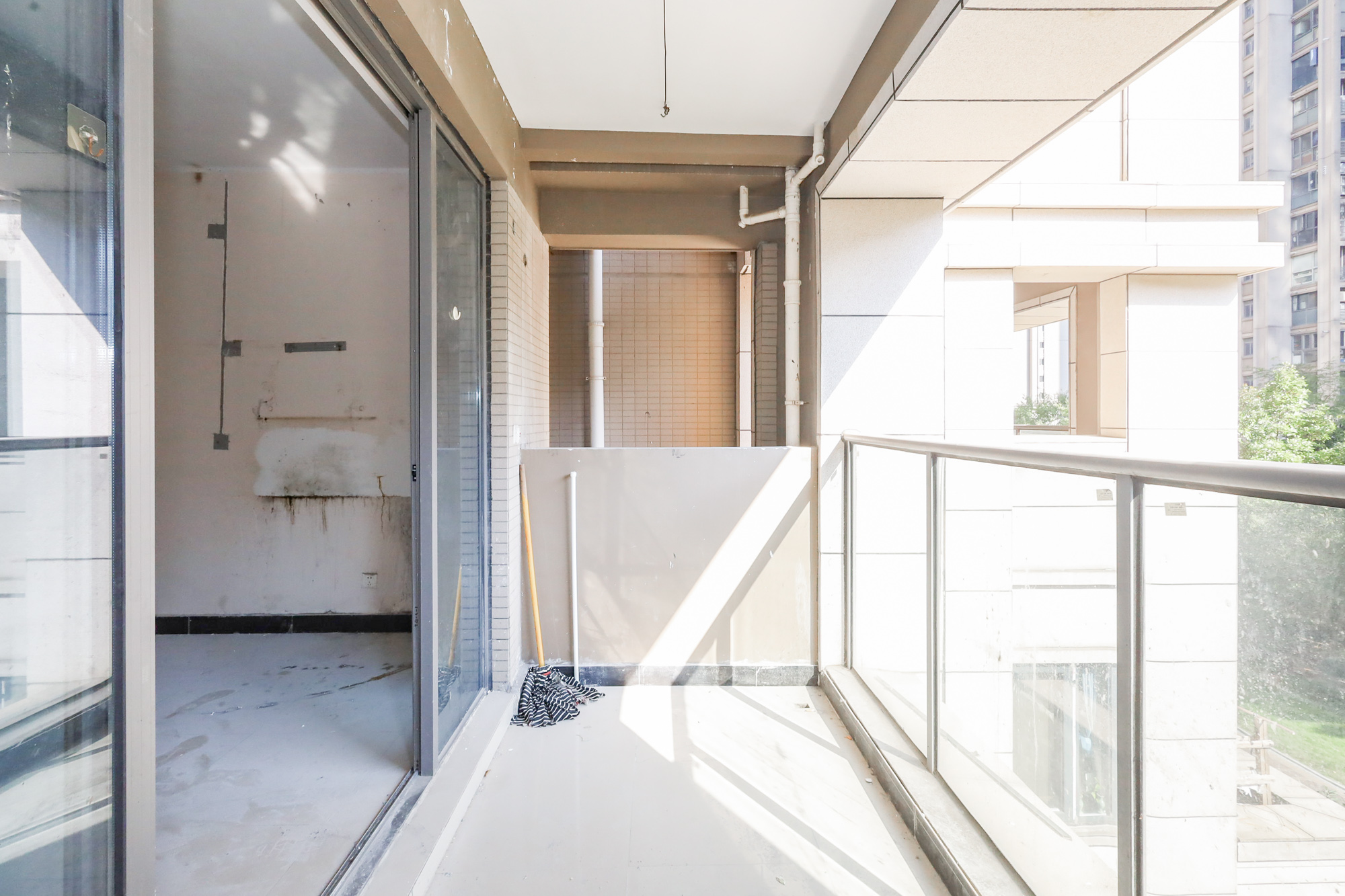 八方小区B区  3室2厅2卫   380.00万阳台