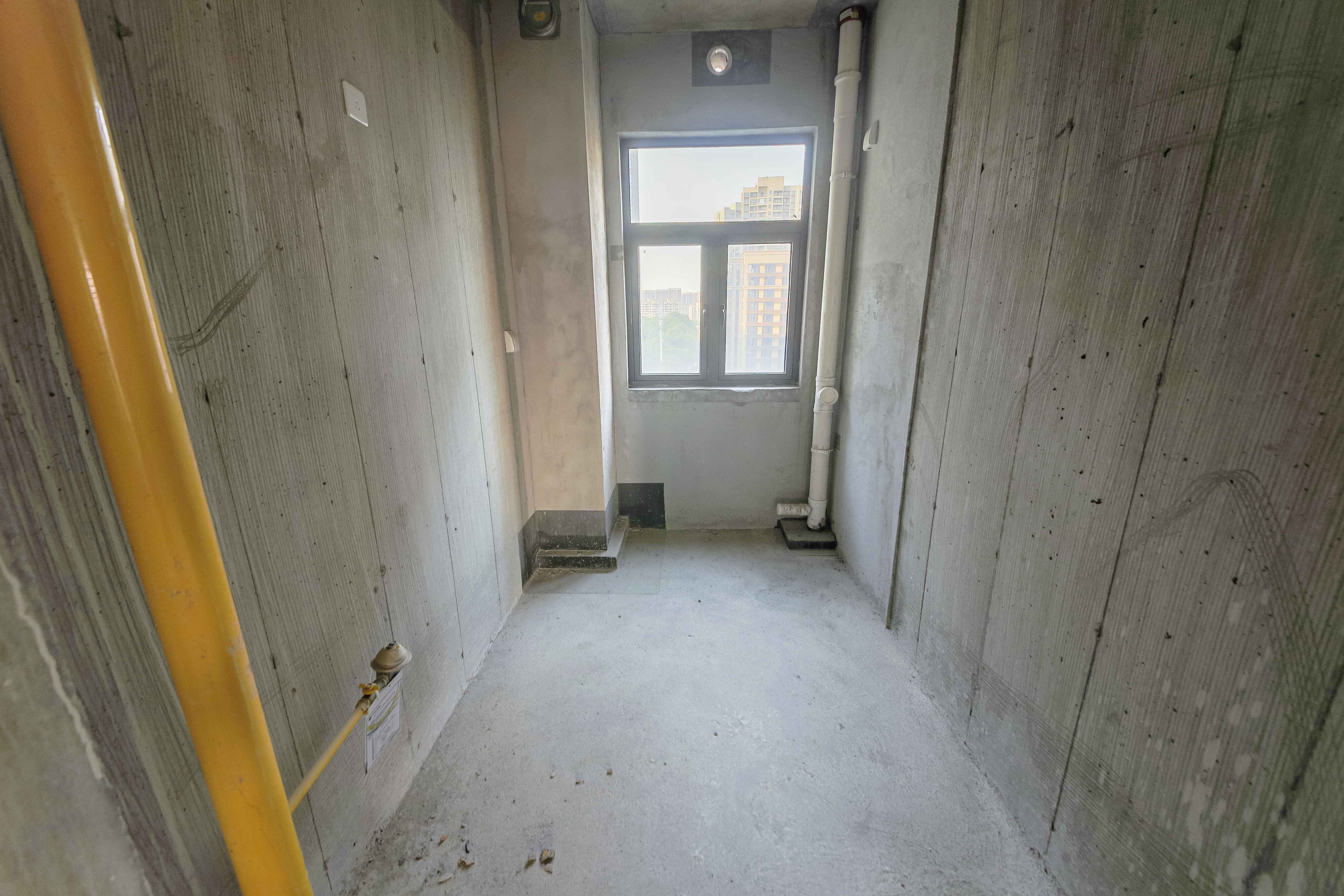 中建钰和城  4室2厅3卫   350.00万厨房