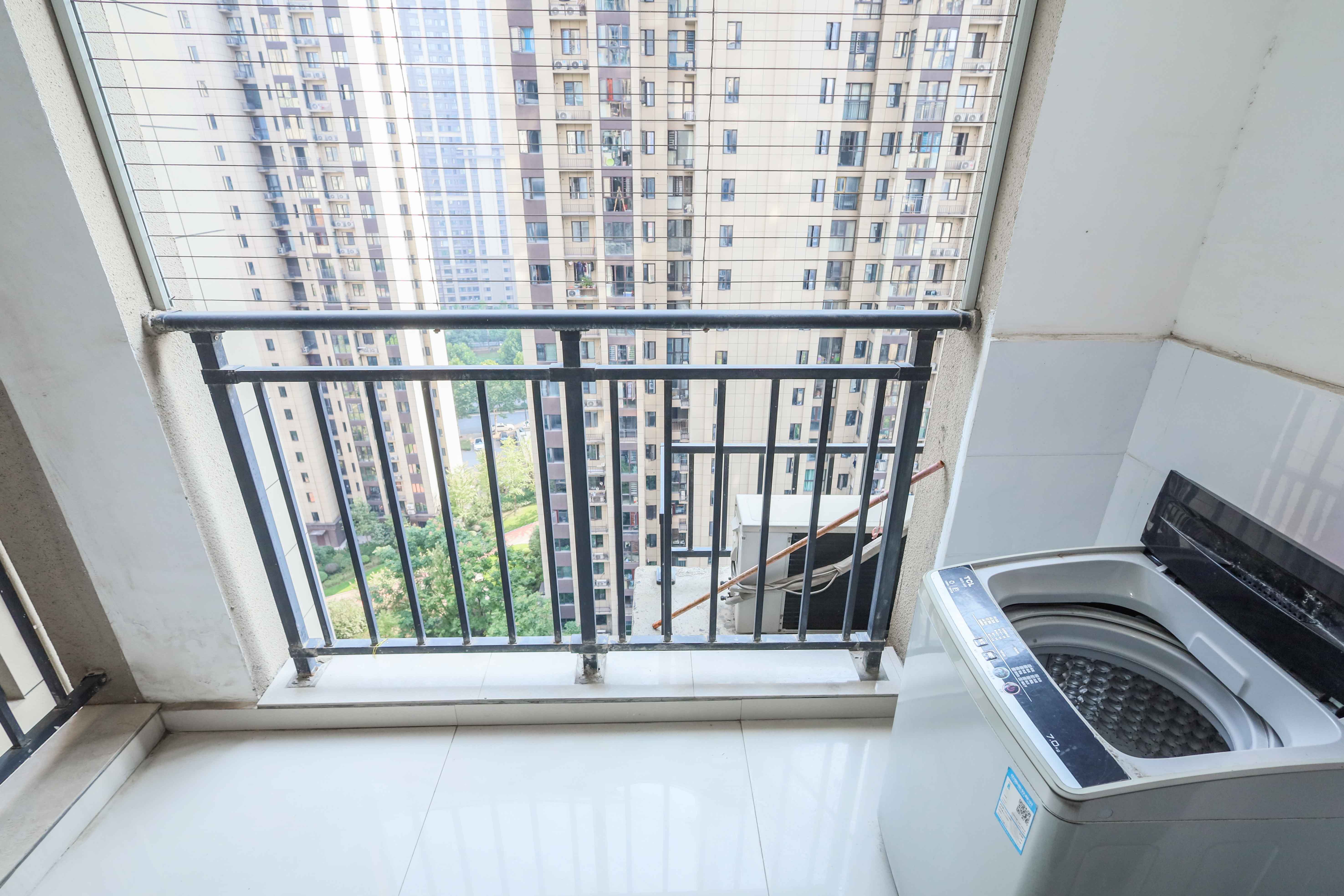 中国铁建梅溪青秀二期  4室2厅2卫   200.00万阳台