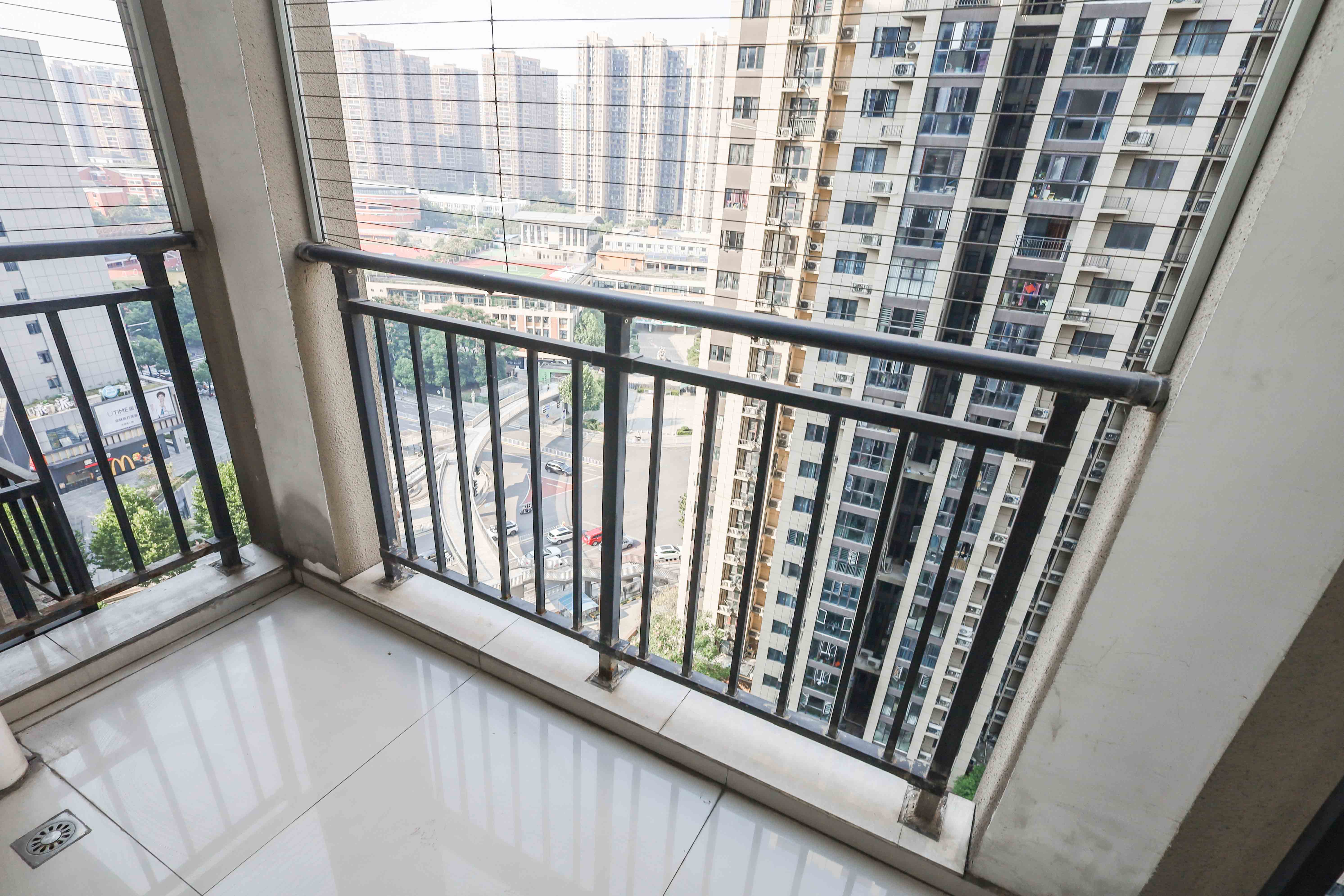 中国铁建梅溪青秀二期  4室2厅2卫   200.00万阳台