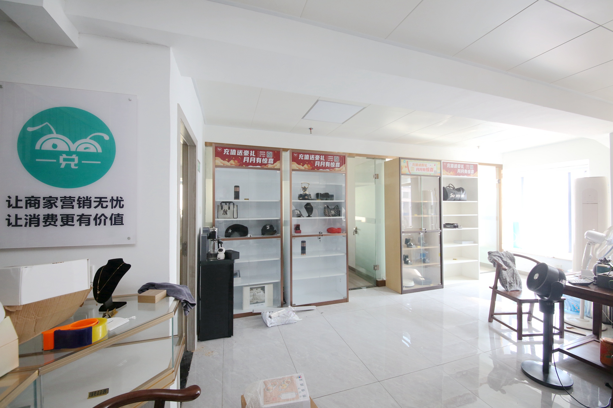 万象新天  3室2厅1卫   82.00万客厅