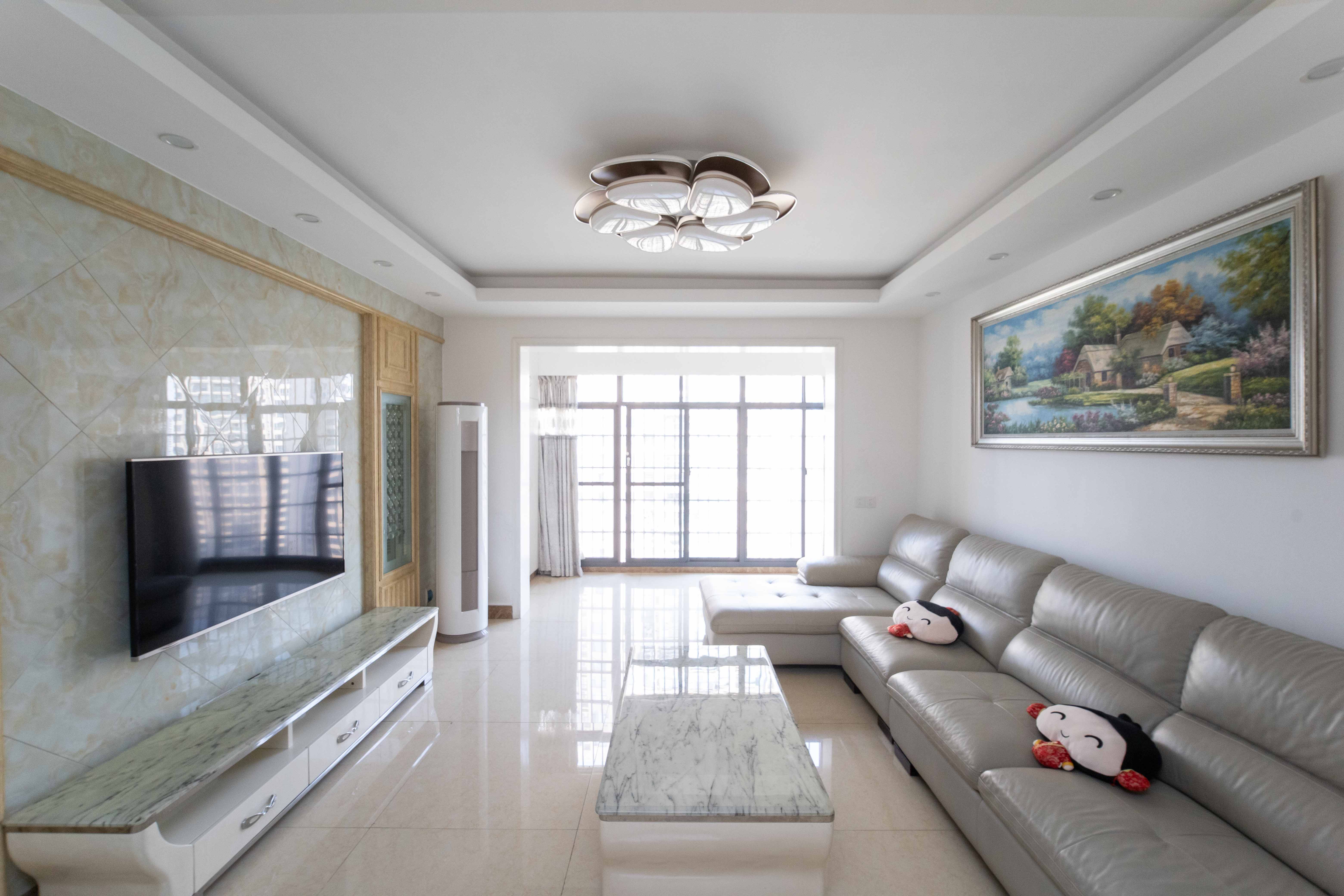 江河双水湾 1室2厅2卫 98.0万 江河双水湾 1室2厅2卫 98.0万客厅