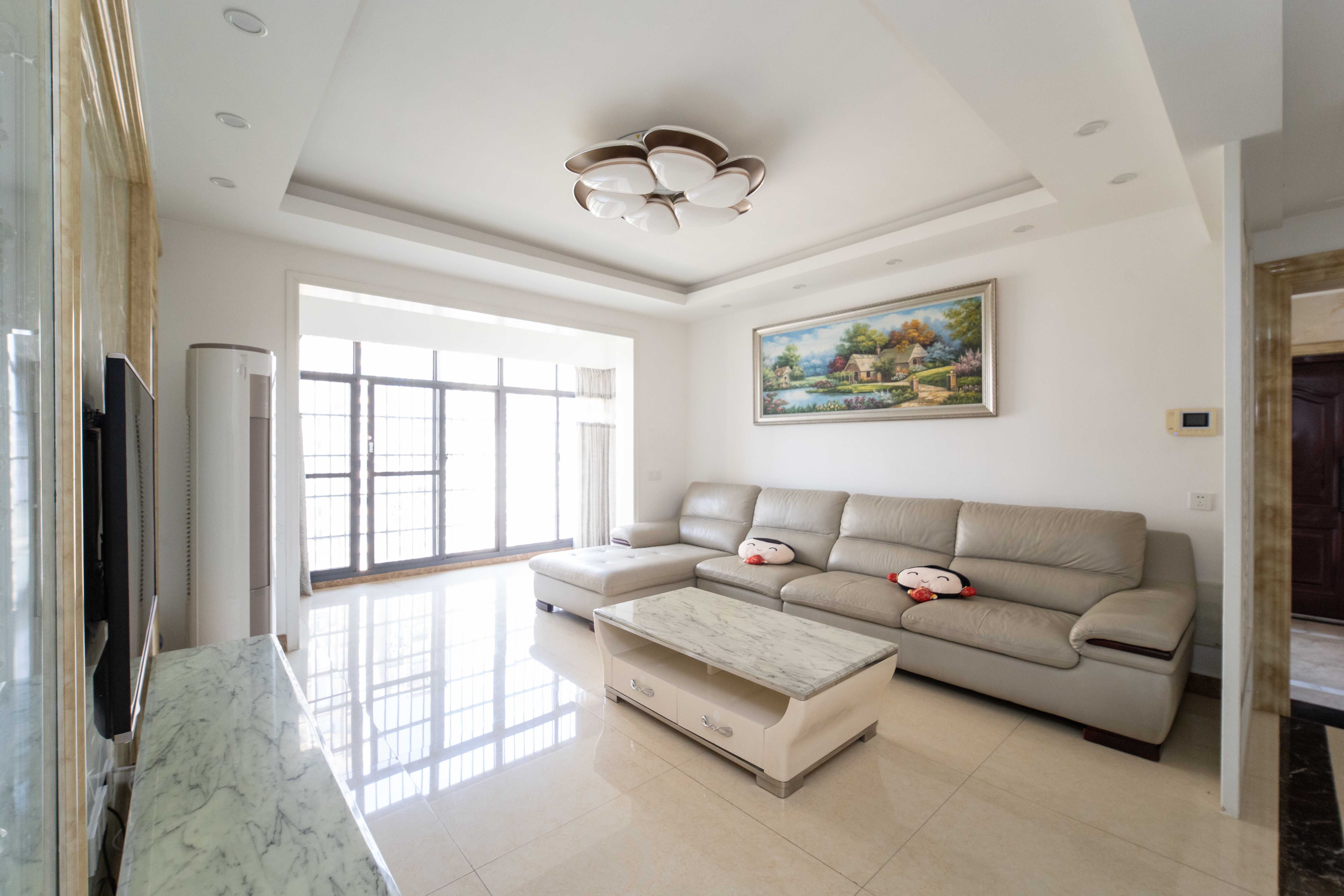 江河双水湾 1室2厅2卫 98.0万 江河双水湾 1室2厅2卫 98.0万客厅