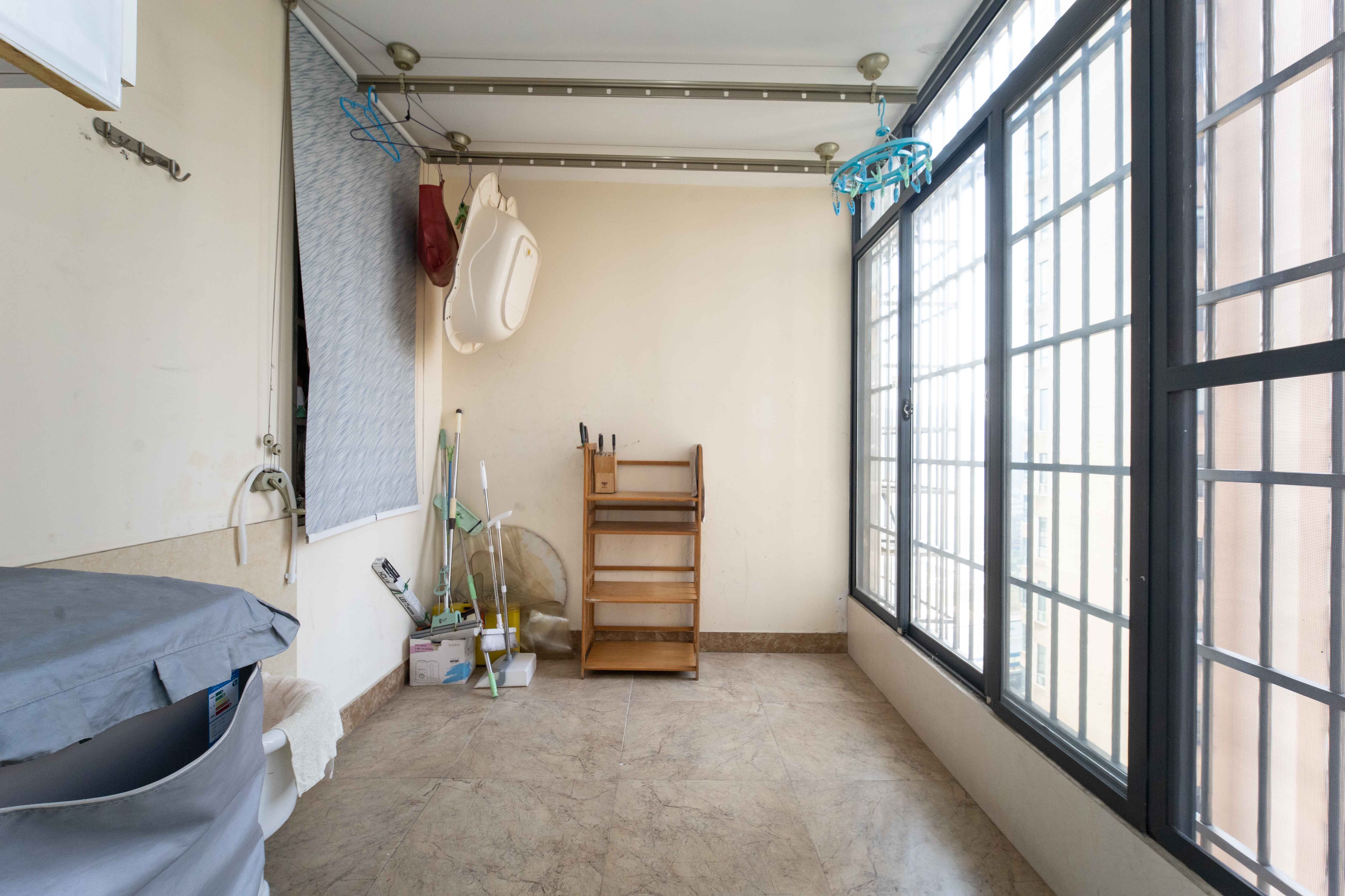 江河双水湾 1室2厅2卫 98.0万 江河双水湾 1室2厅2卫 98.0万阳台