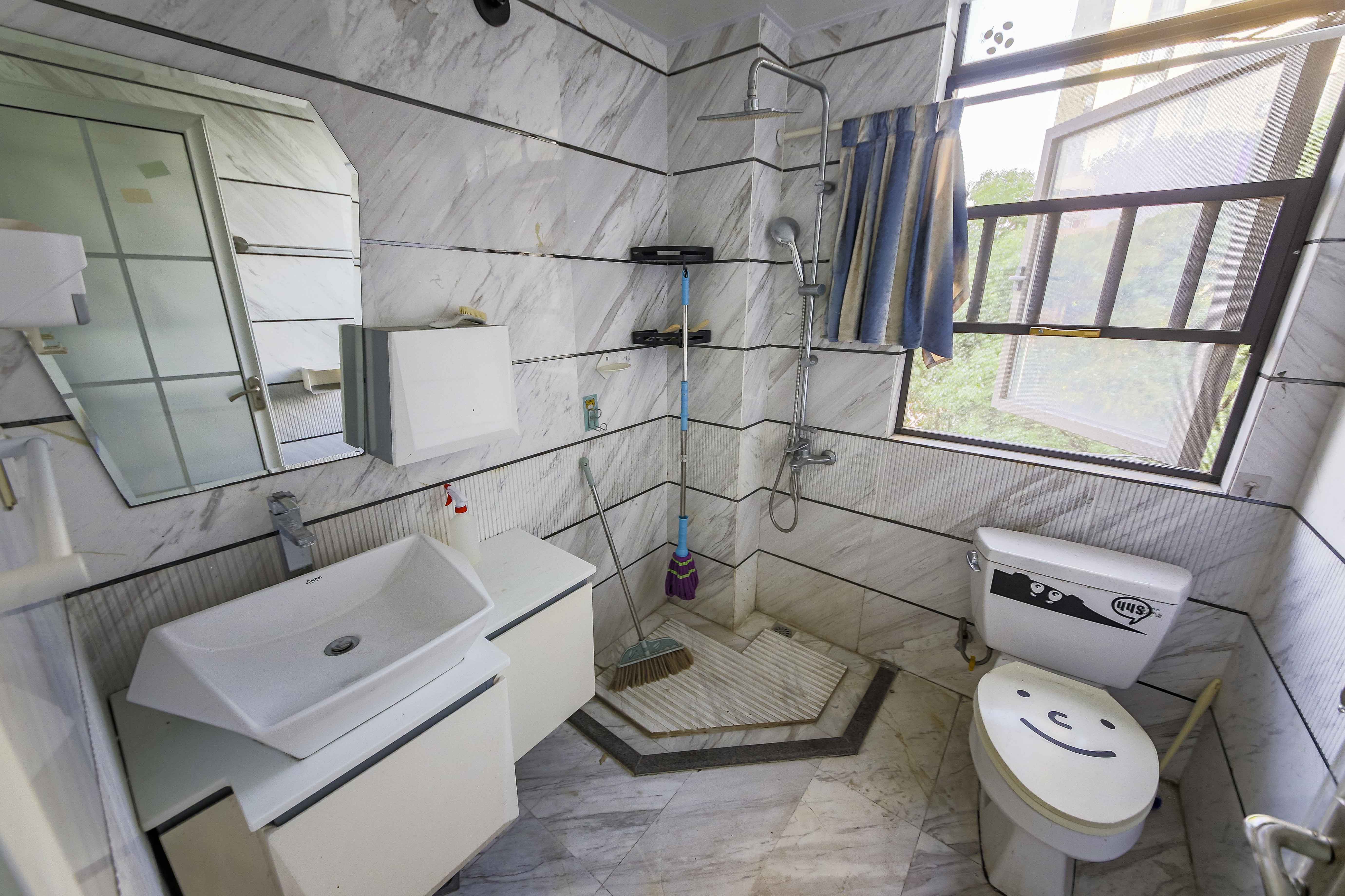 中建信和城  3室2厅1卫    110.0万 中建信和城  3室2厅1卫    110.0万卫生间