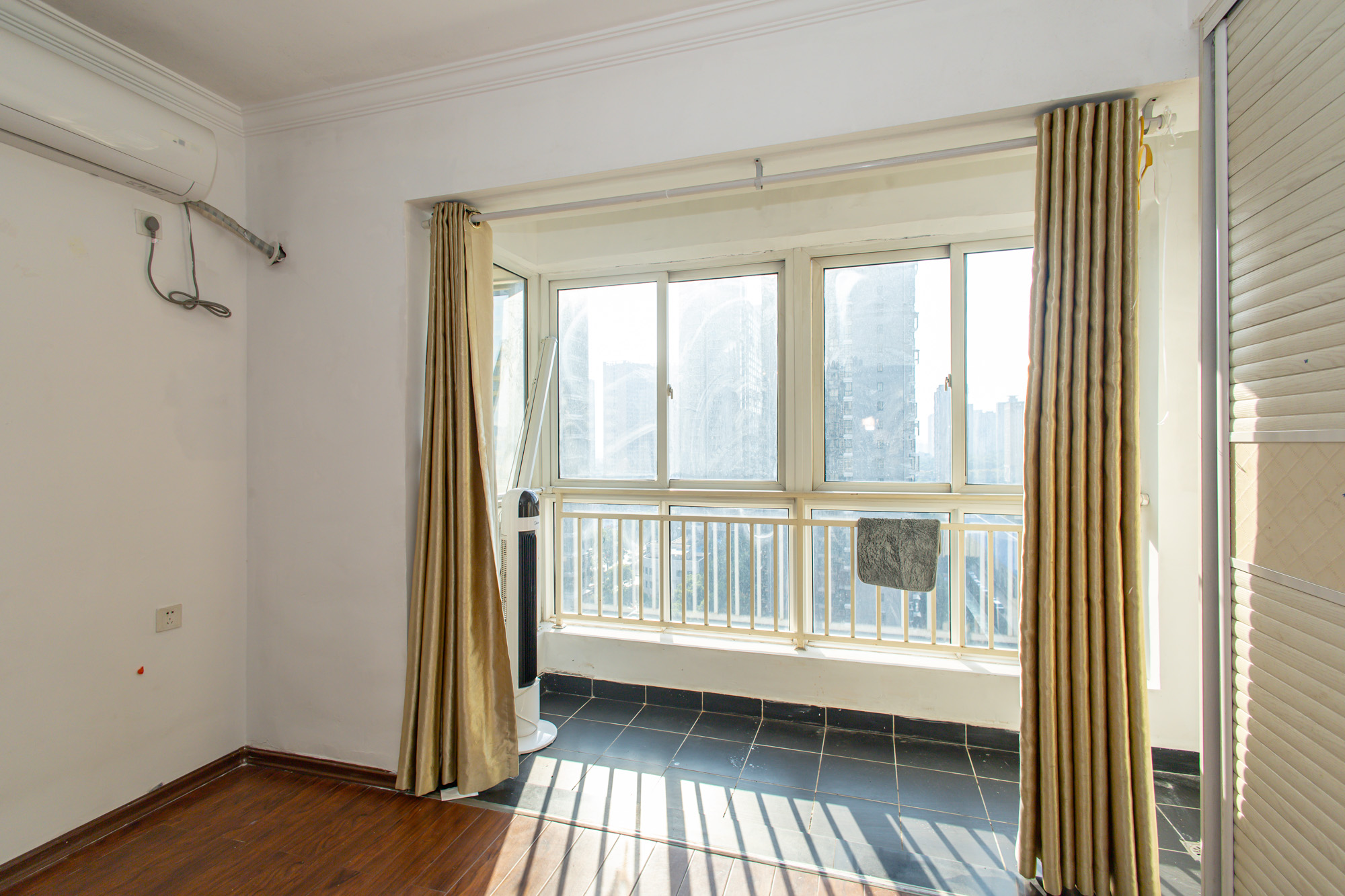 时代星城 1室1厅1卫 18.5万 时代星城 1室1厅1卫 18.5万阳台