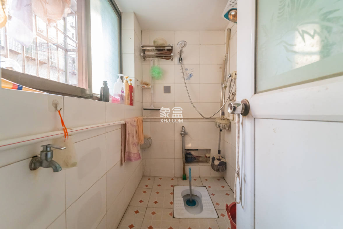 松雅安置小区 2室2厅1卫 42.3万 松雅安置小区 2室2厅1卫 42.3万卫生间