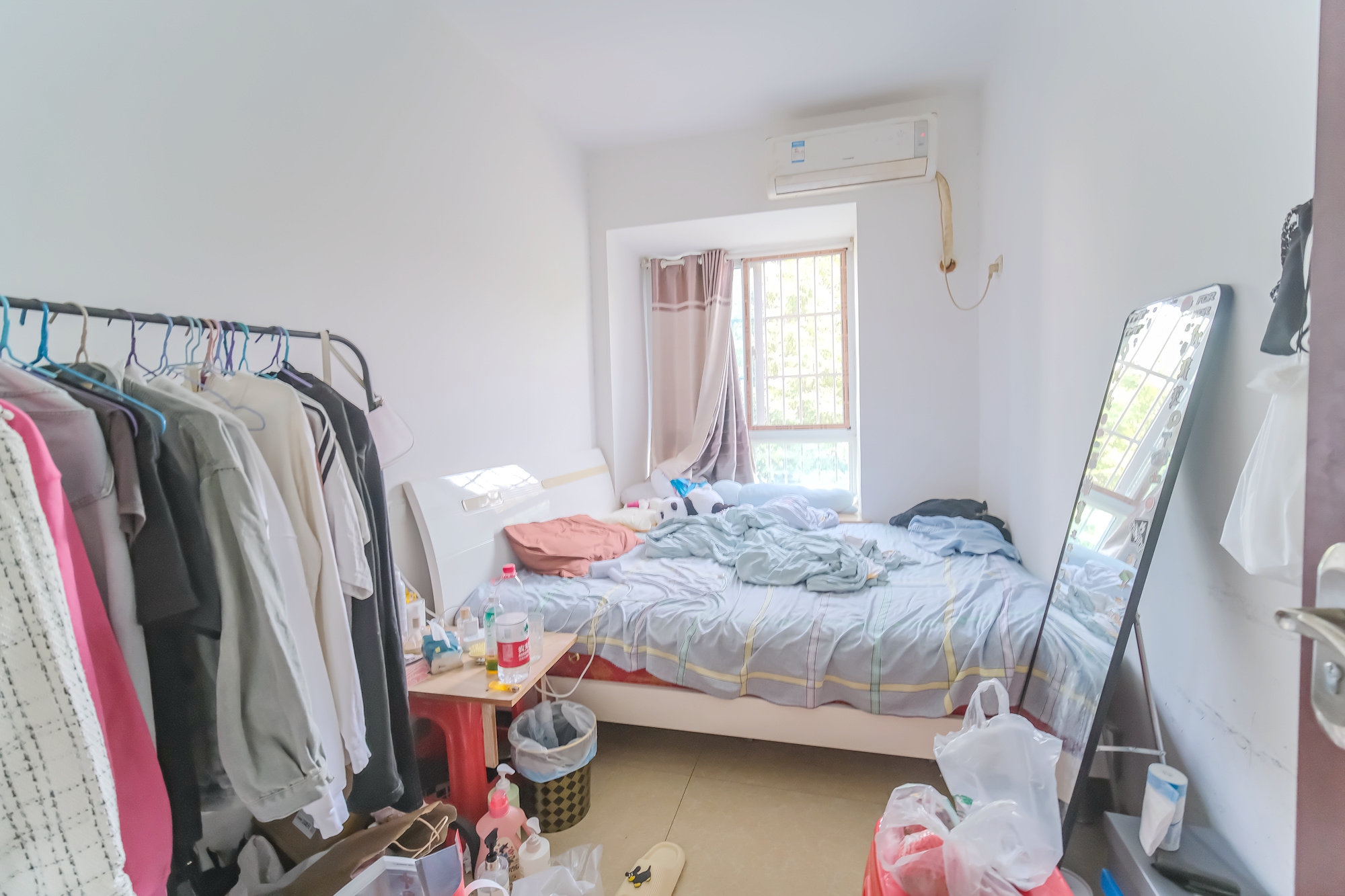 山水湾  3室2厅1卫    66.8万 山水湾  3室2厅1卫    66.8万卧室