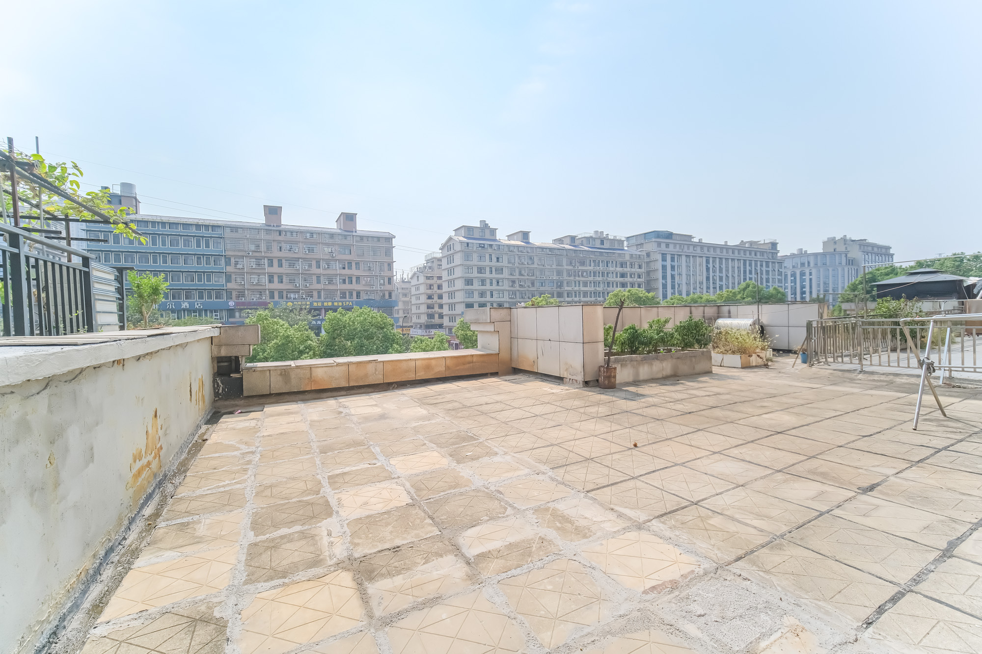 山水湾  3室2厅1卫    66.8万 山水湾  3室2厅1卫    66.8万阳台