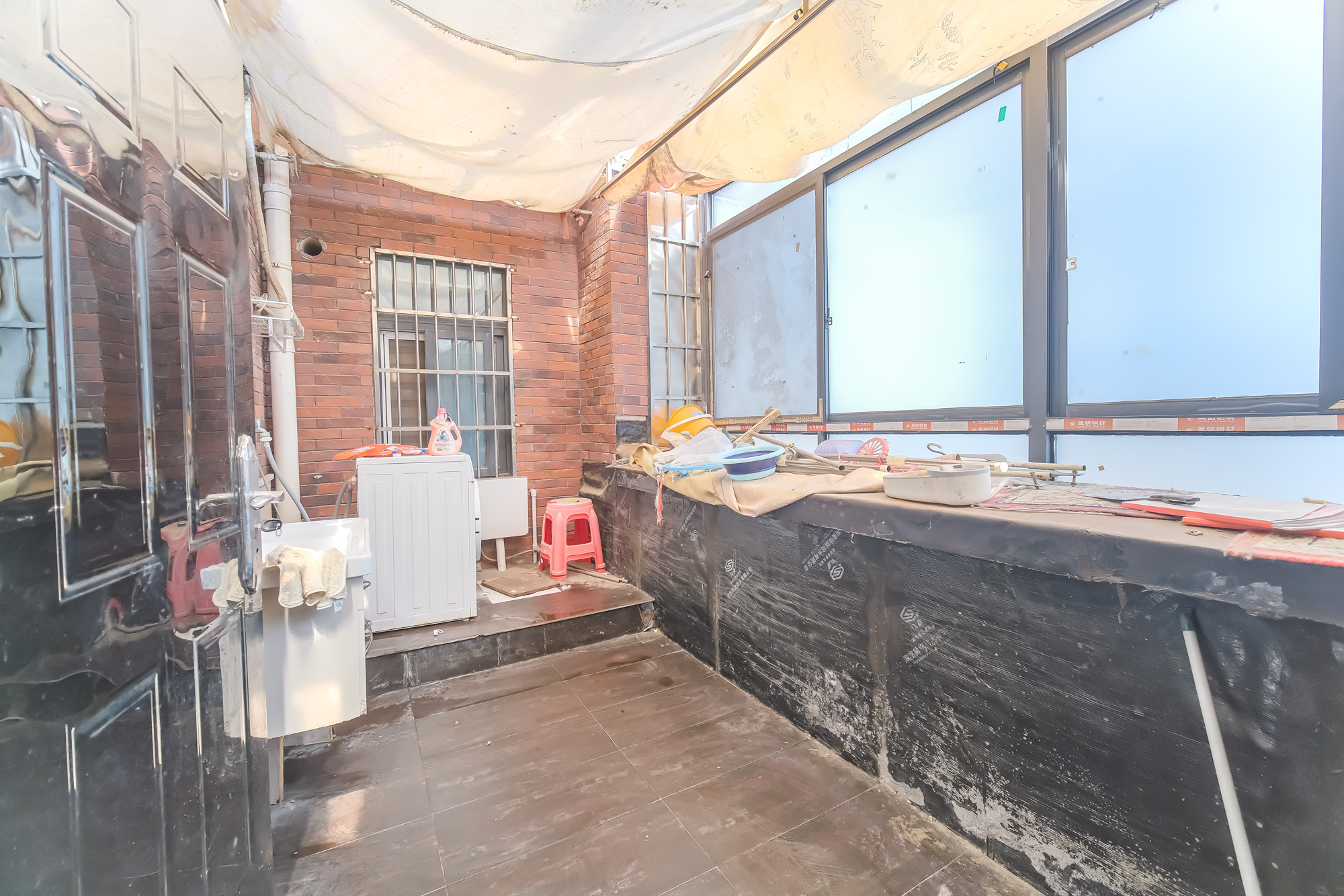 山水湾  3室2厅1卫    66.8万 山水湾  3室2厅1卫    66.8万阳台