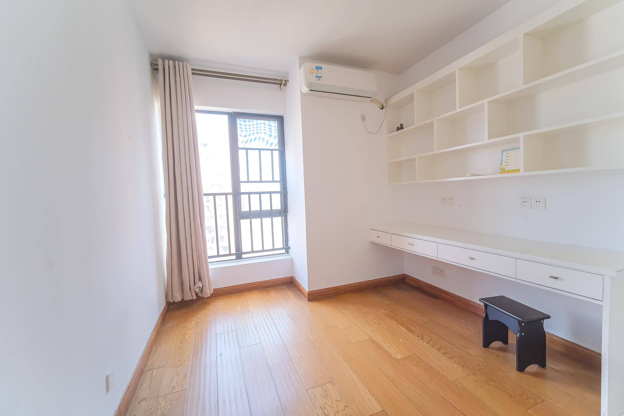 三一街区 3室2厅2卫 79.8万 三一街区 3室2厅2卫 79.8万卧室