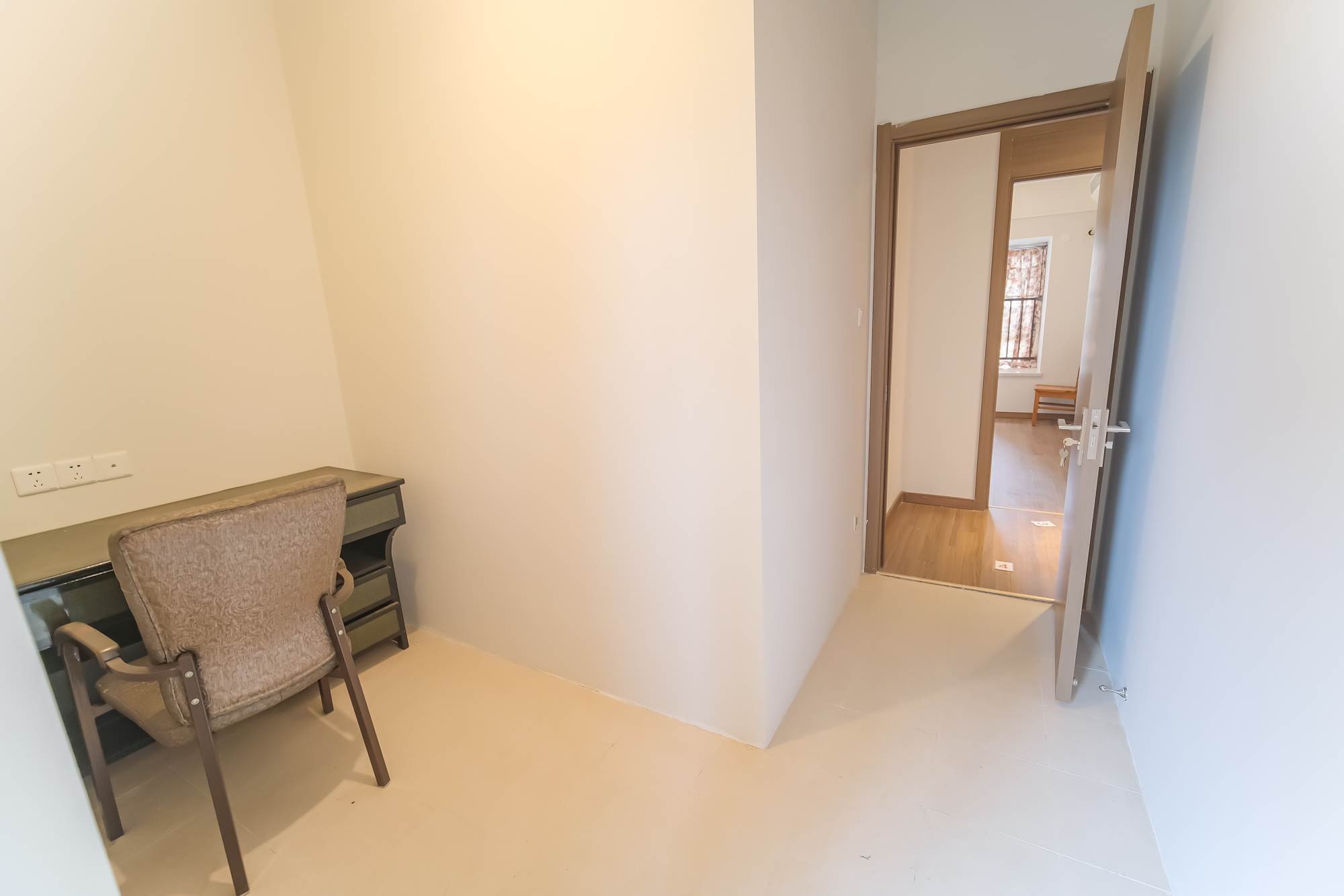 保利香槟国际  5室3厅1卫   120.00万卧室
