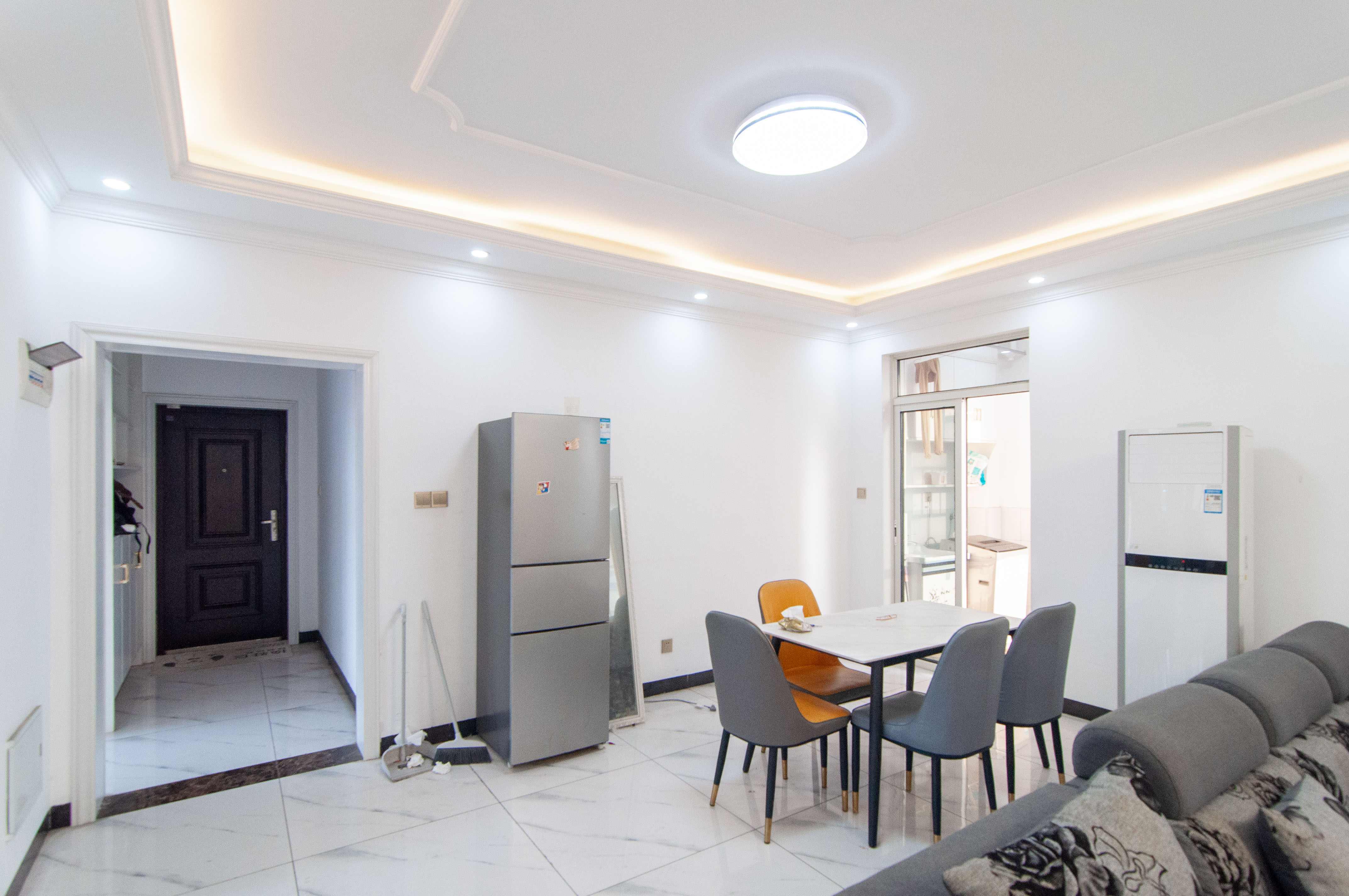 美麓阳光 4室2厅2卫 120.0万 美麓阳光 4室2厅2卫 120.0万客厅