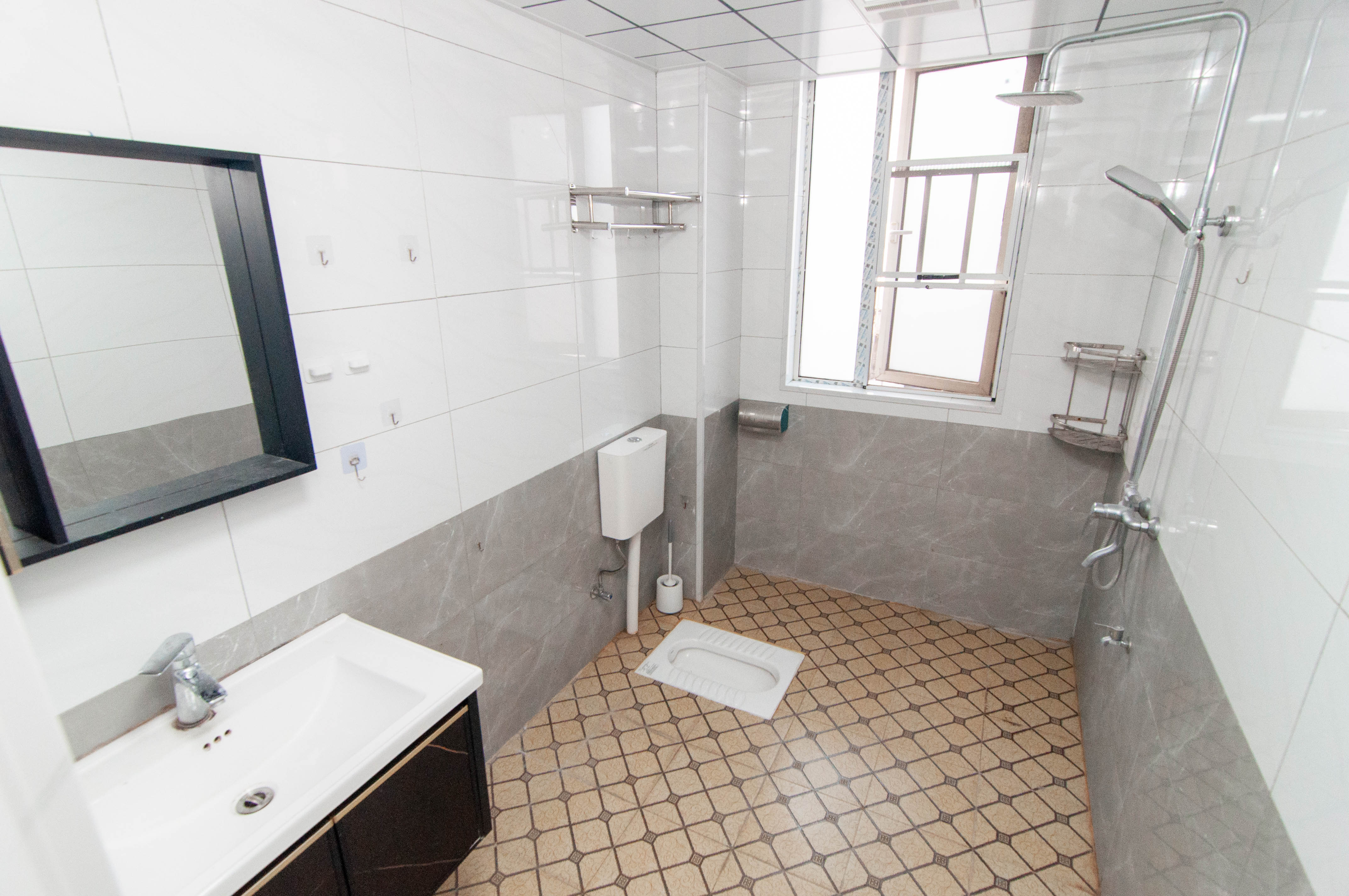 美麓阳光 4室2厅2卫 120.0万 美麓阳光 4室2厅2卫 120.0万卫生间