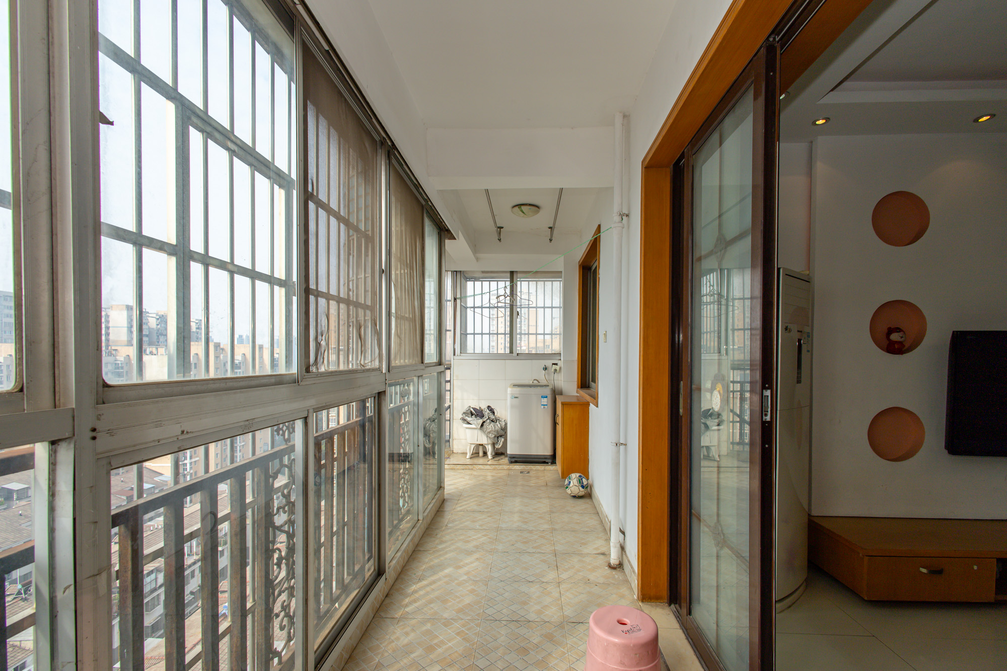 湘绣城  2室2厅1卫    42.8万 湘绣城  2室2厅1卫    42.8万阳台