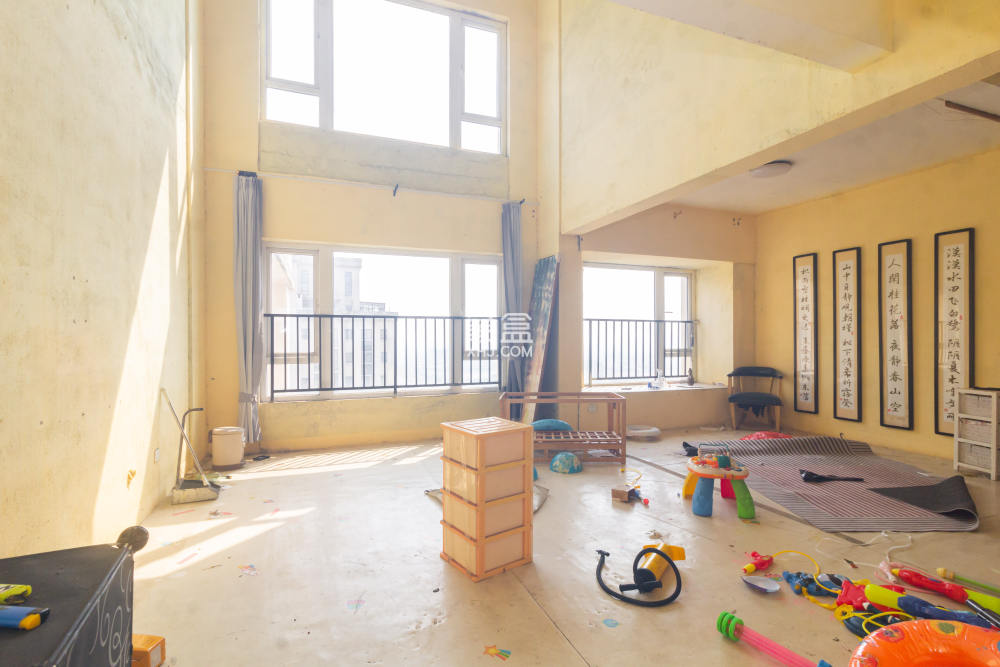 金科天悦（金科美邻汇）  5室2厅1卫    128.0万