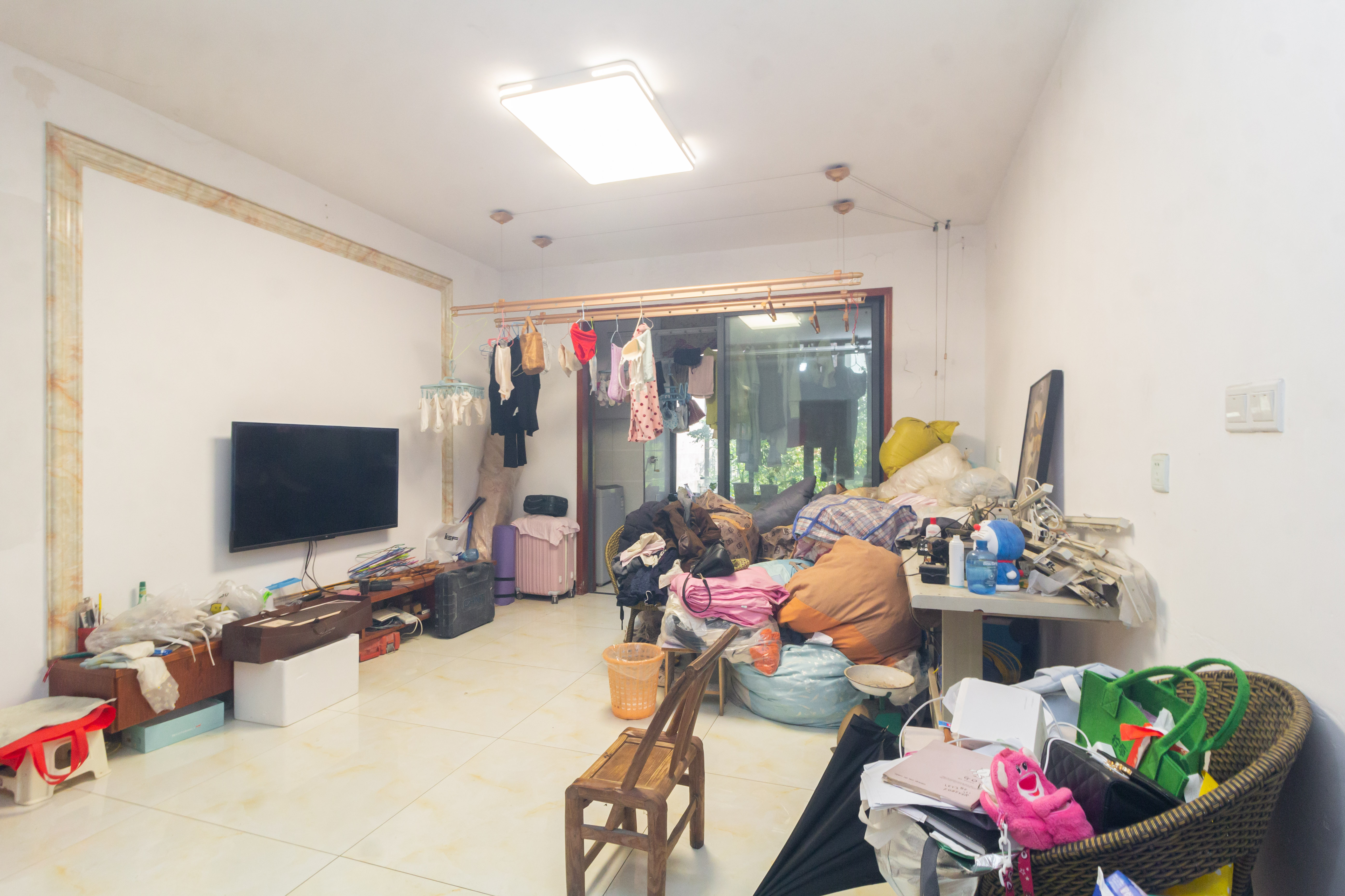 辉宏橄榄城  4室2厅2卫   75.80万客厅