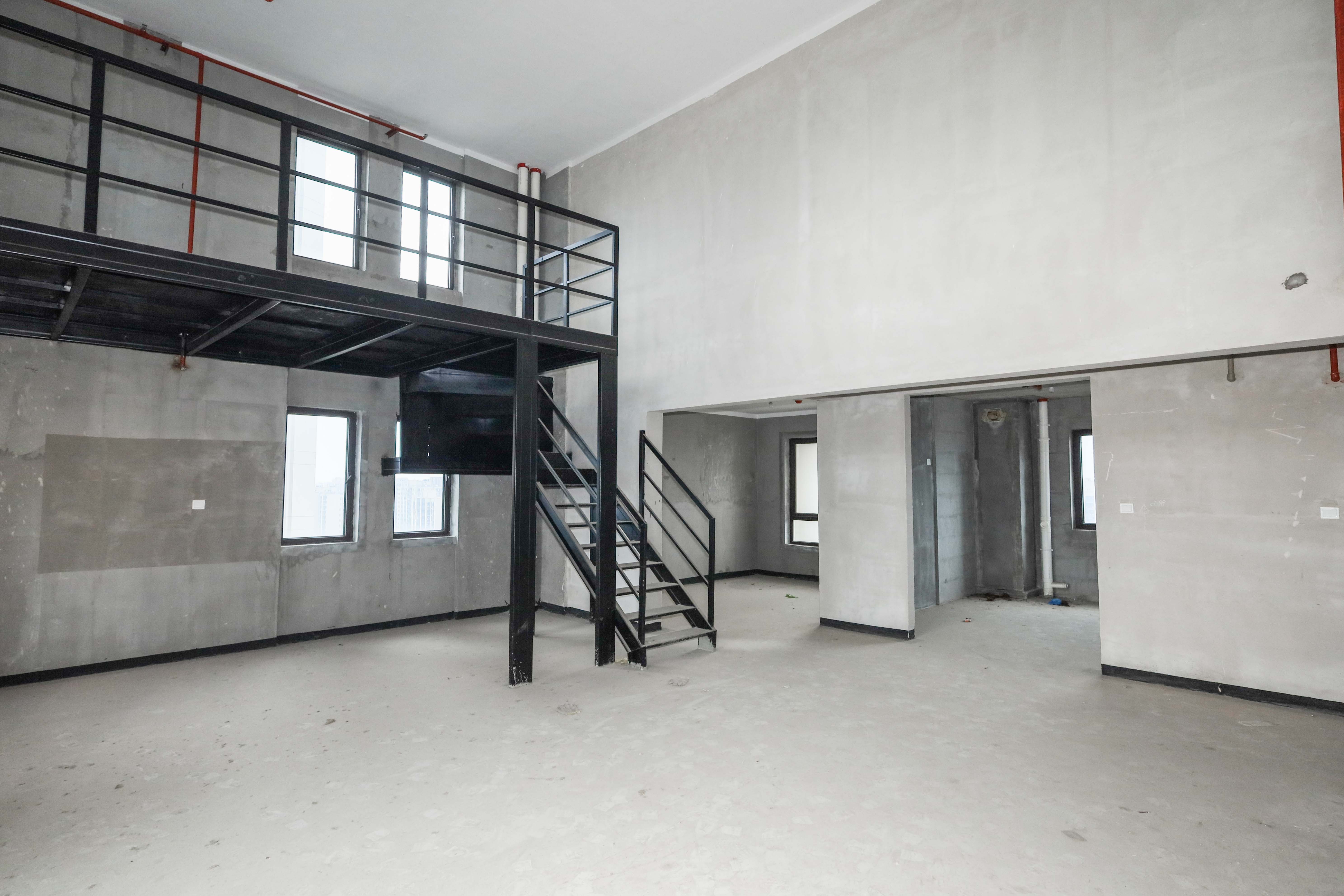 建发央著  4室2厅3卫   330.00万客厅