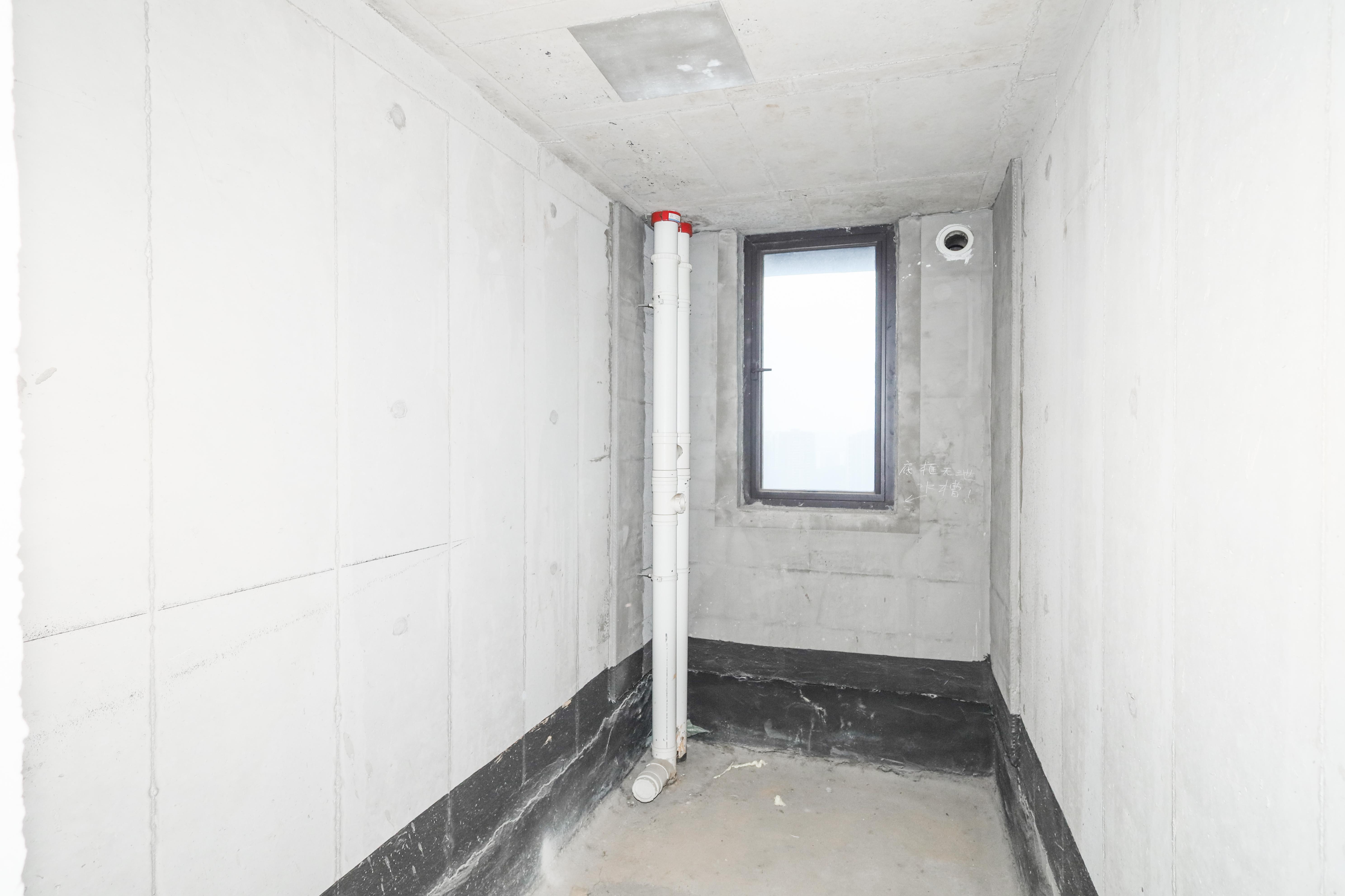 建发央著  4室2厅3卫   330.00万卫生间