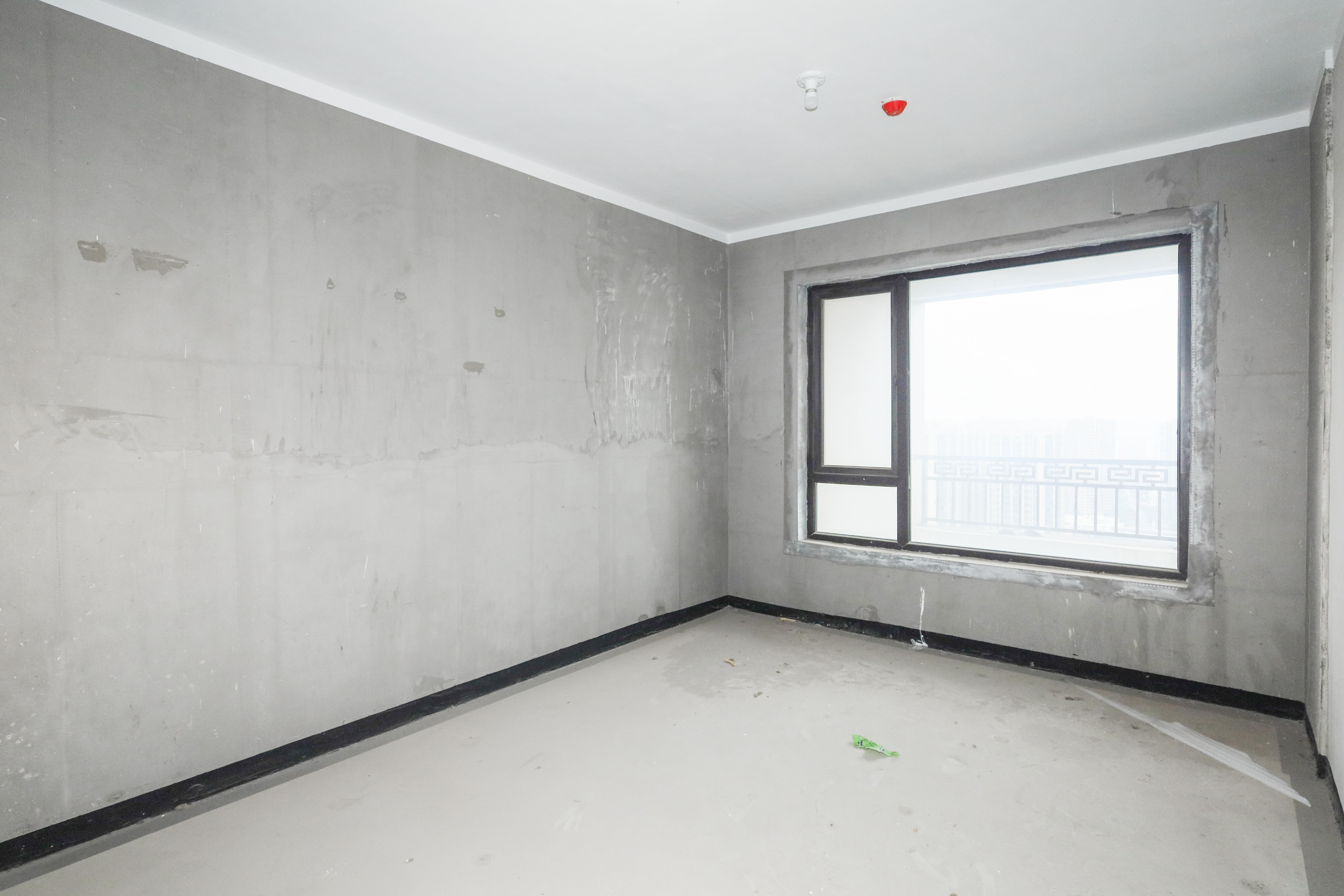 建发央著  4室2厅3卫   330.00万卧室