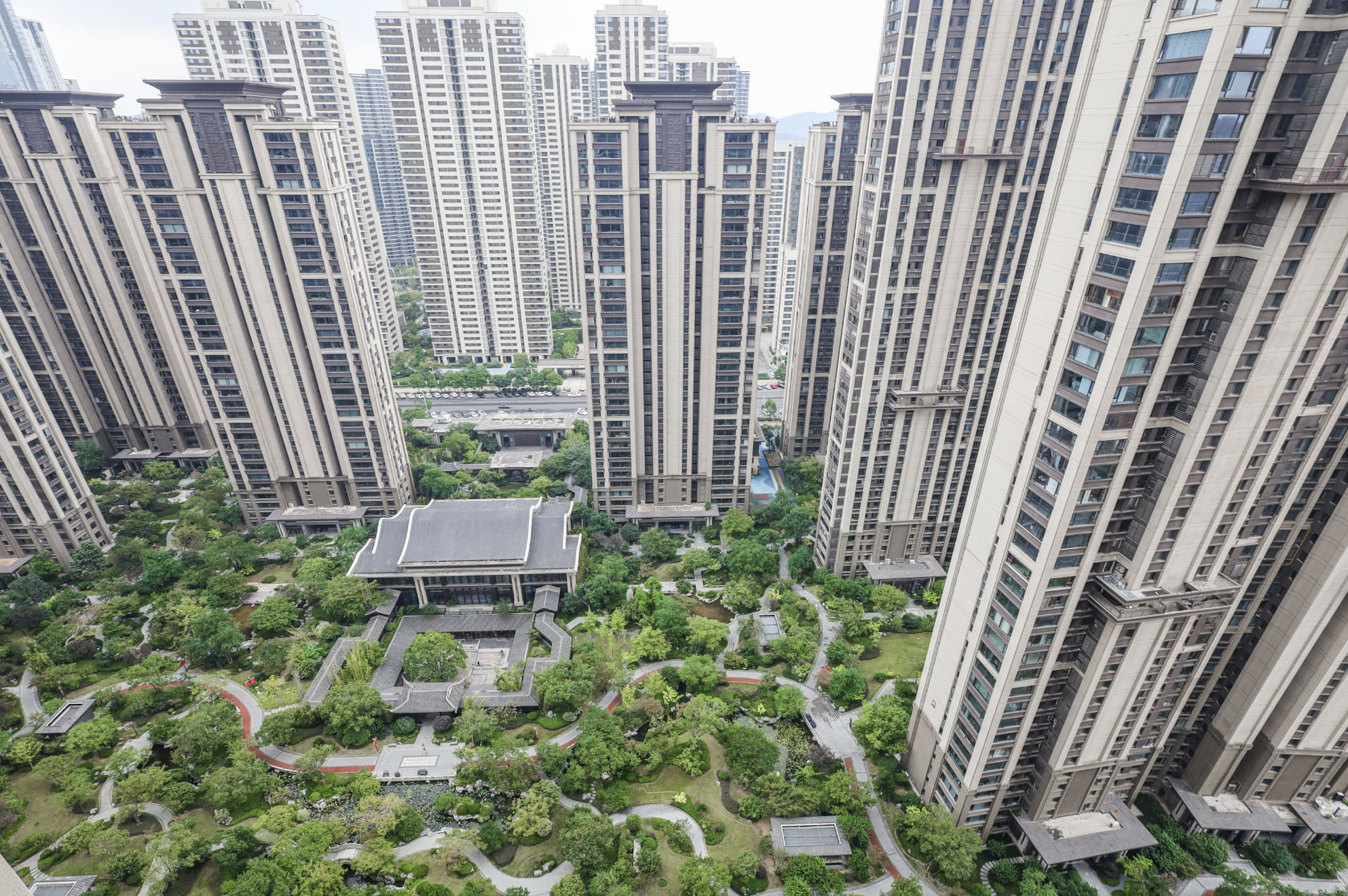 建发央著  4室2厅3卫   330.00万阳台