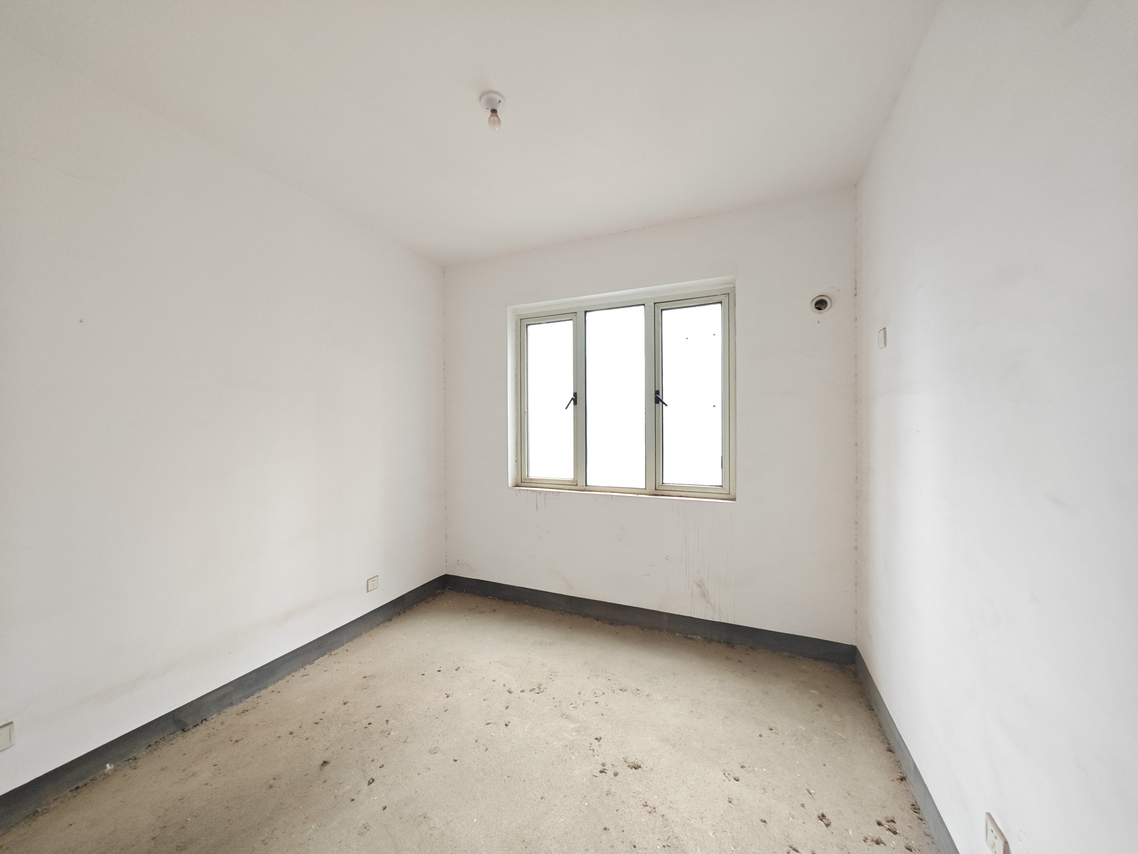 五矿万境水岸二期(五矿万境水岸和苑)  3室2厅1卫    125.0万 五矿万境水岸二期(五矿万境水岸和苑)  3室2厅1卫    125.0万卧室